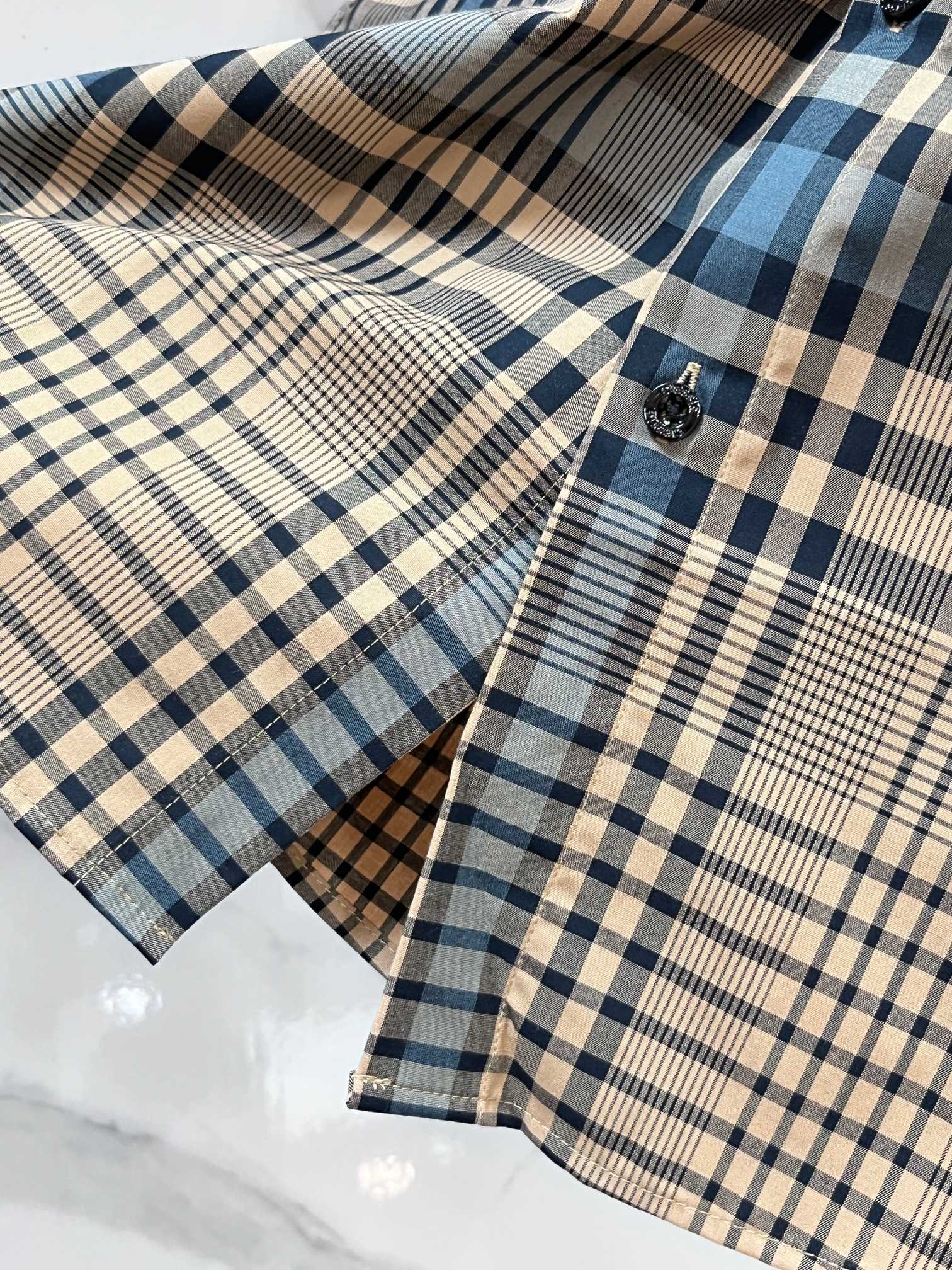 巴宝莉 官网1:1原单品质25ss新款秋冬格子对位衬衫原版3,200购入开发，面料采用100%锦纶定织格