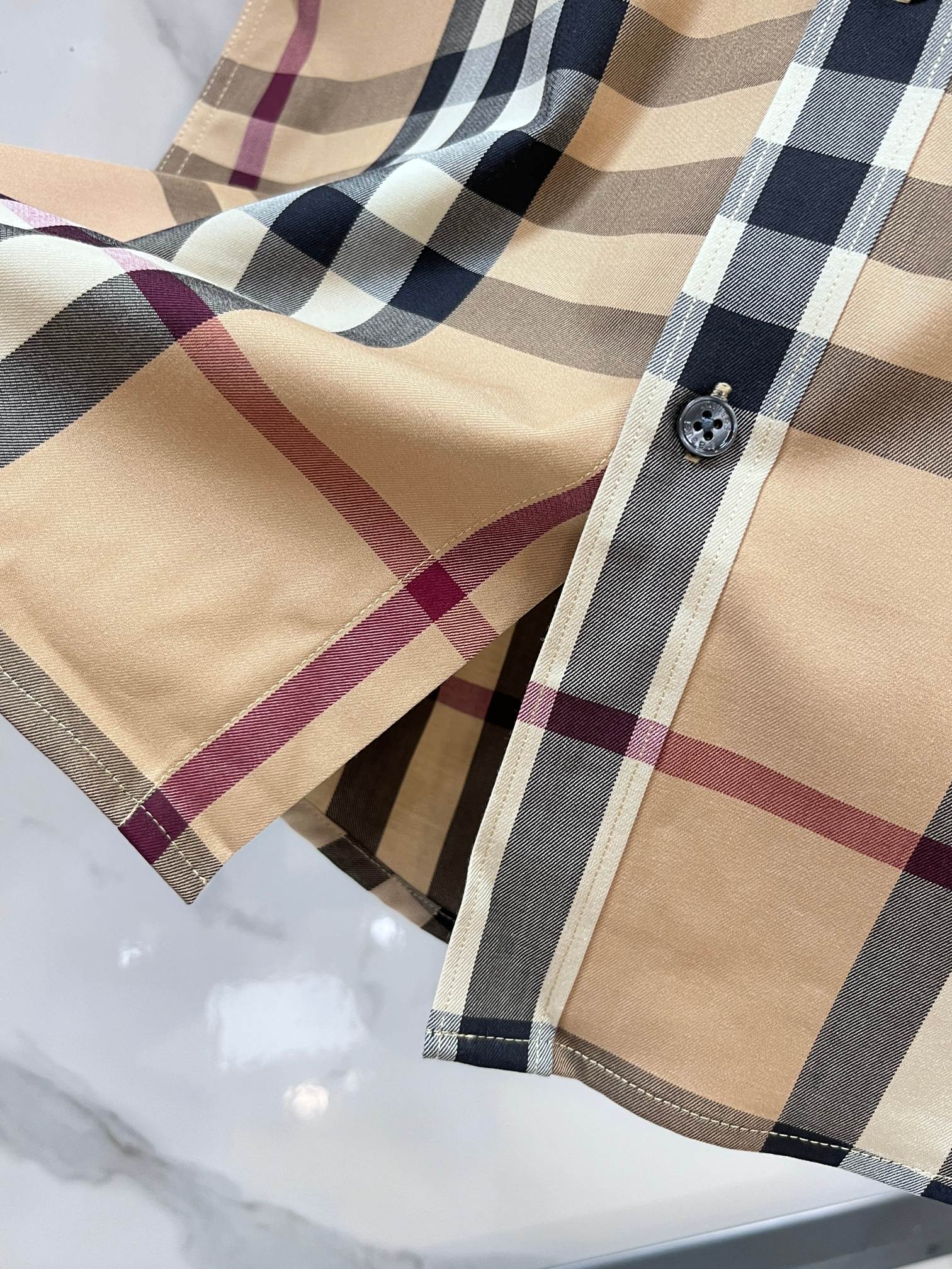 巴宝莉 官网1:1原单品质25ss新款秋冬格子对位衬衫原版3,200购入开发，面料采用100%锦纶定织格