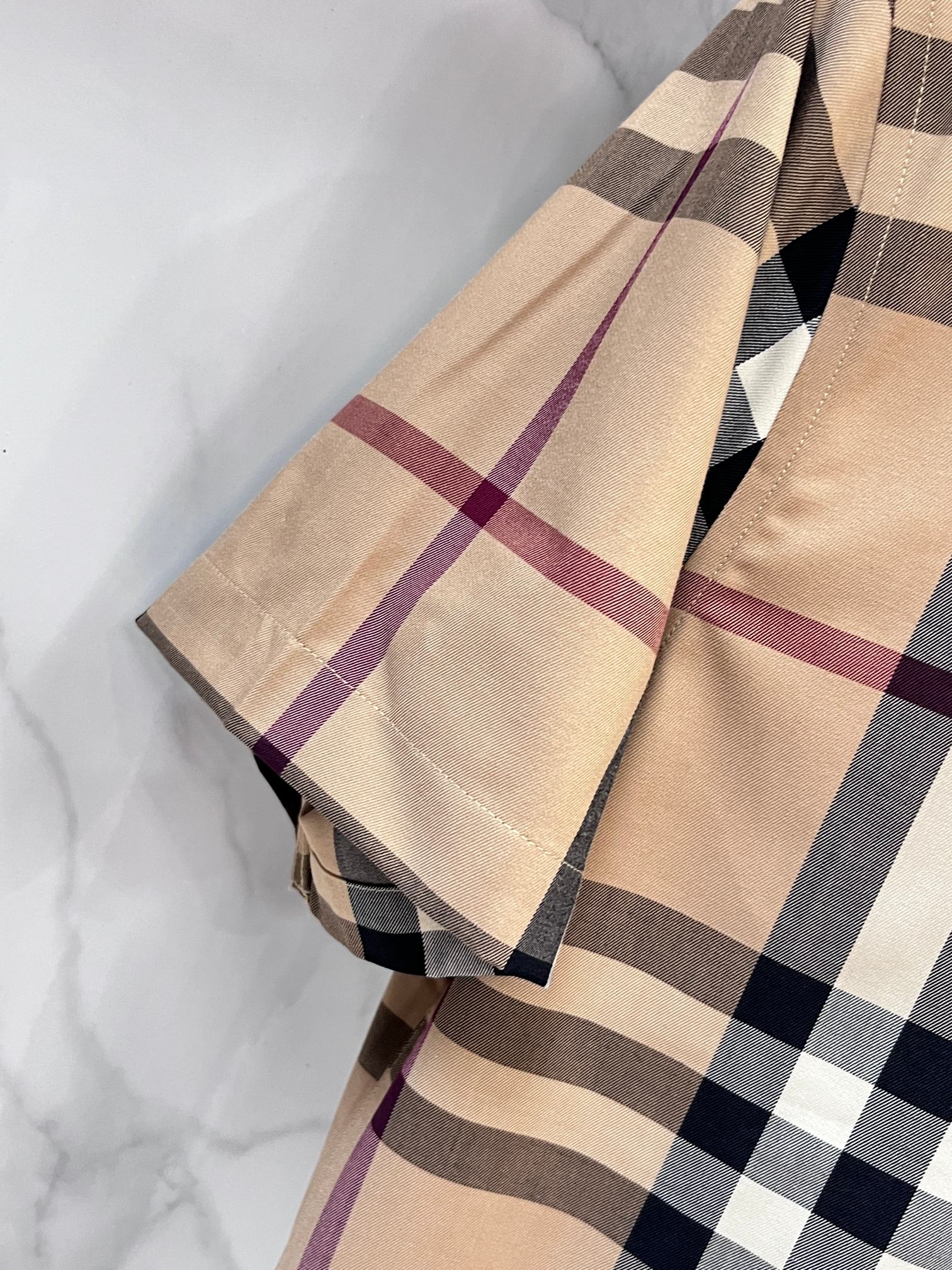 巴宝莉 官网1:1原单品质25ss新款秋冬格子对位衬衫原版3,200购入开发，面料采用100%锦纶定织格