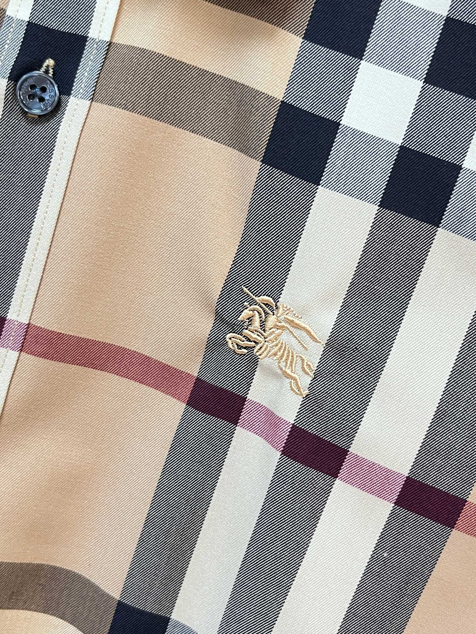 巴宝莉 官网1:1原单品质25ss新款秋冬格子对位衬衫原版3,200购入开发，面料采用100%锦纶定织格