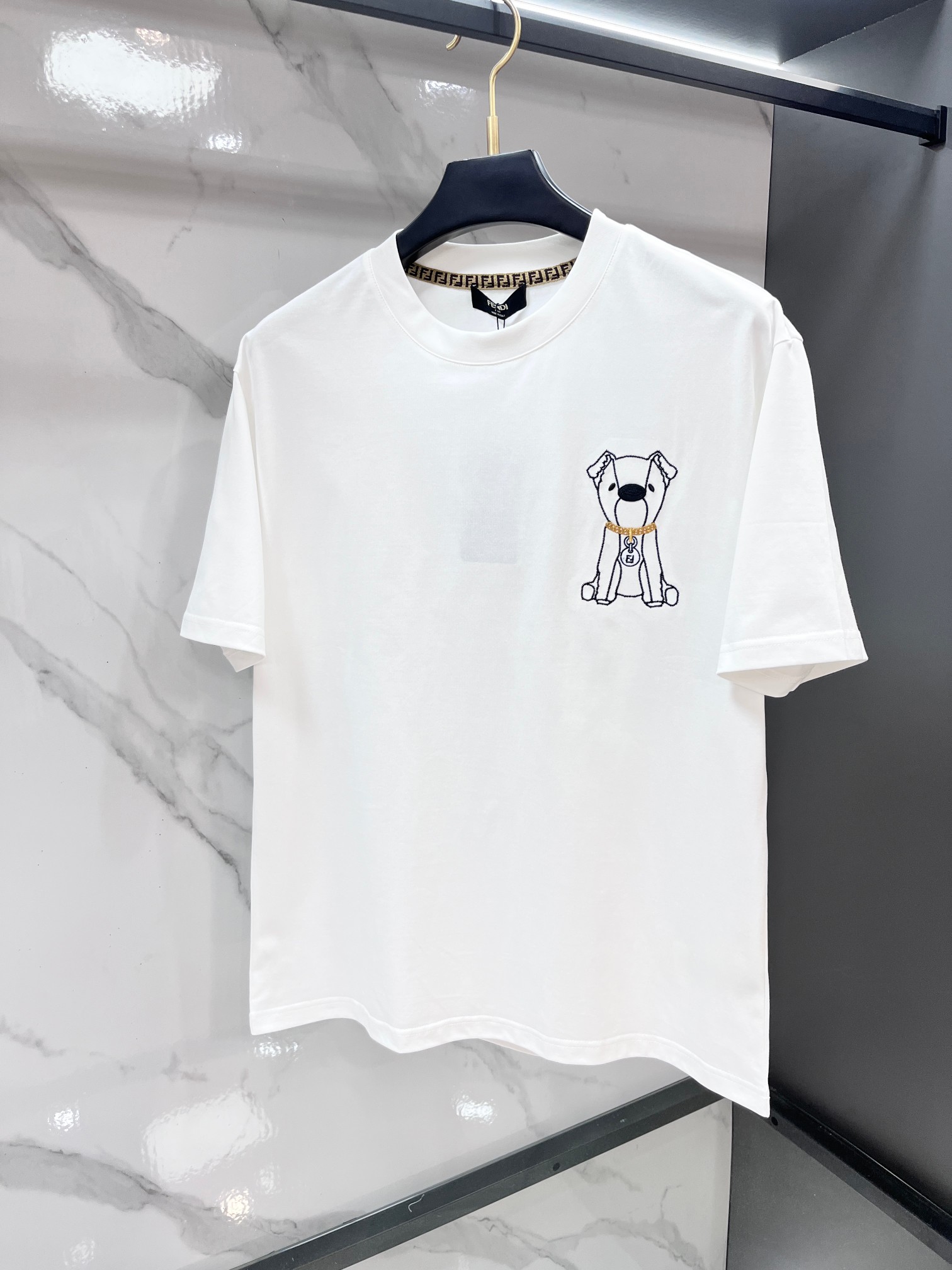 芬迪 春夏新款首发最新款短袖圆领T恤 高端订制 设计前卫时尚！品牌logo重工艺印花设计 .穿着舒适.级