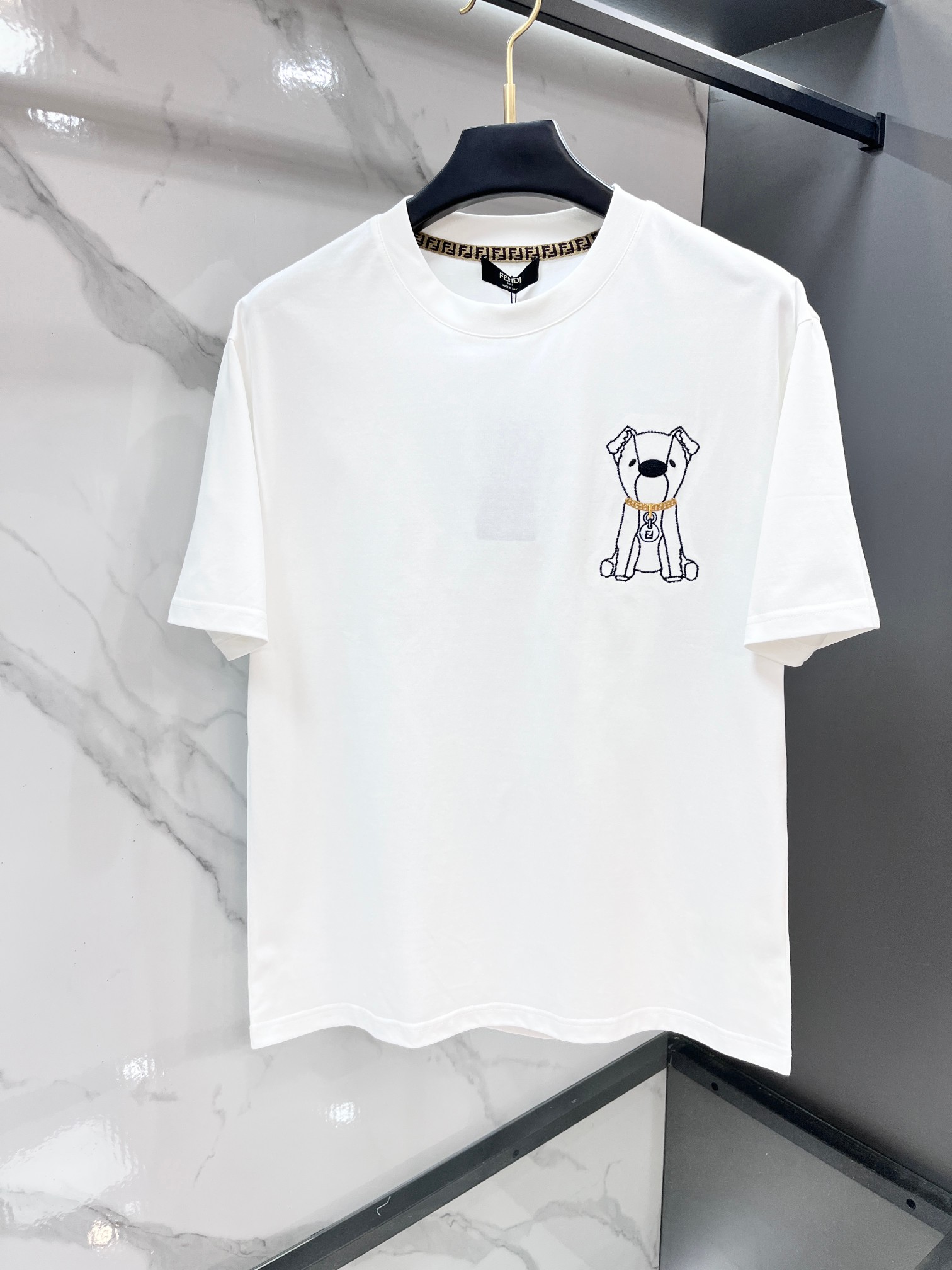 芬迪 春夏新款首发最新款短袖圆领T恤 高端订制 设计前卫时尚！品牌logo重工艺印花设计 .穿着舒适.级