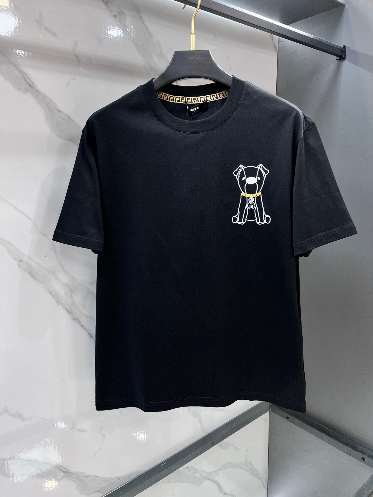 芬迪 春夏新款首发最新款短袖圆领T恤 高端订制 设计前卫时尚！品牌logo重工艺印花设计 .穿着舒适.级