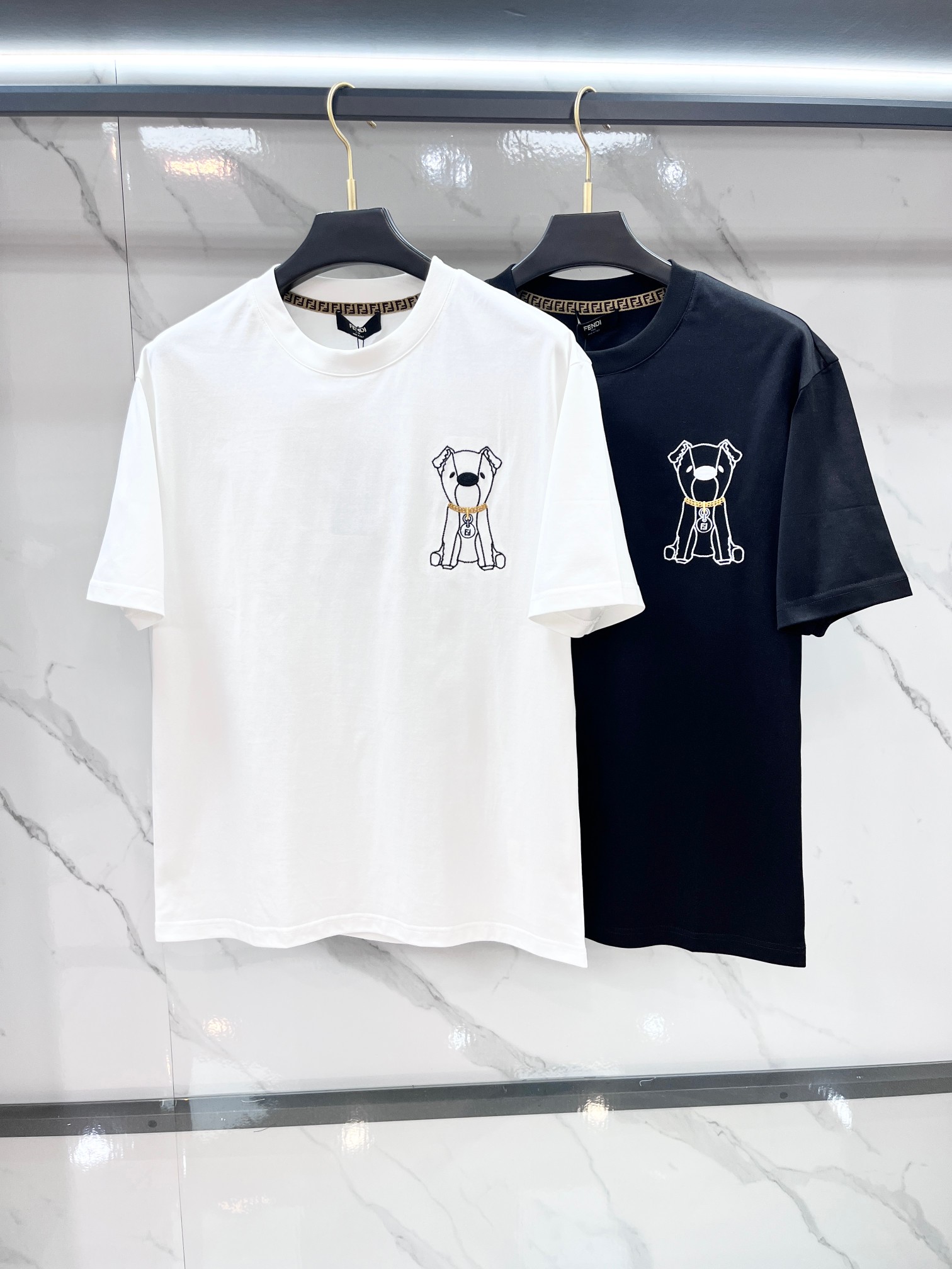 芬迪 春夏新款首发最新款短袖圆领T恤 高端订制 设计前卫时尚！品牌logo重工艺印花设计 .穿着舒适.级