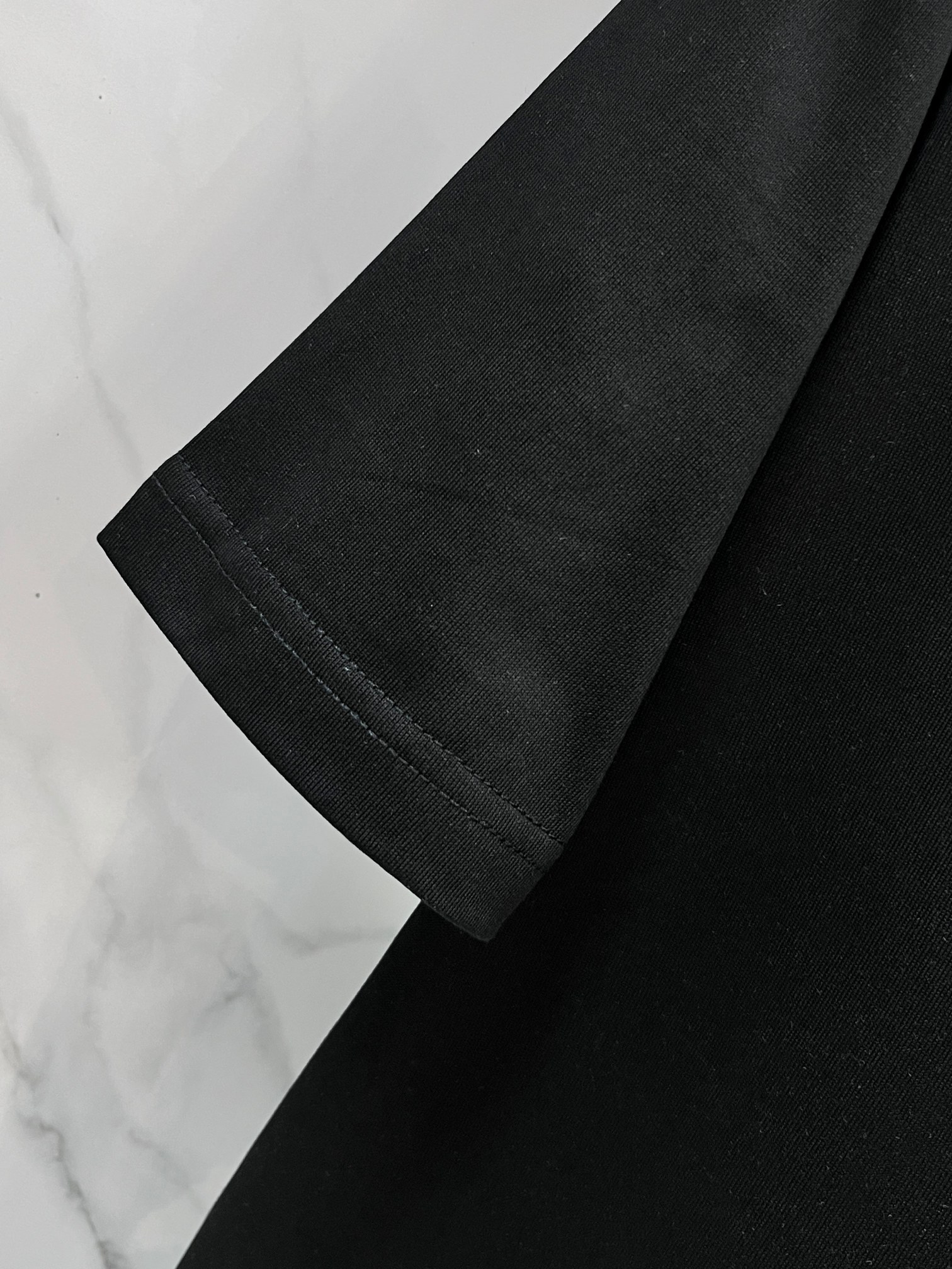 芬迪 春夏新款首发最新款短袖圆领T恤 高端订制 设计前卫时尚！品牌logo重工艺印花设计 .穿着舒适.级