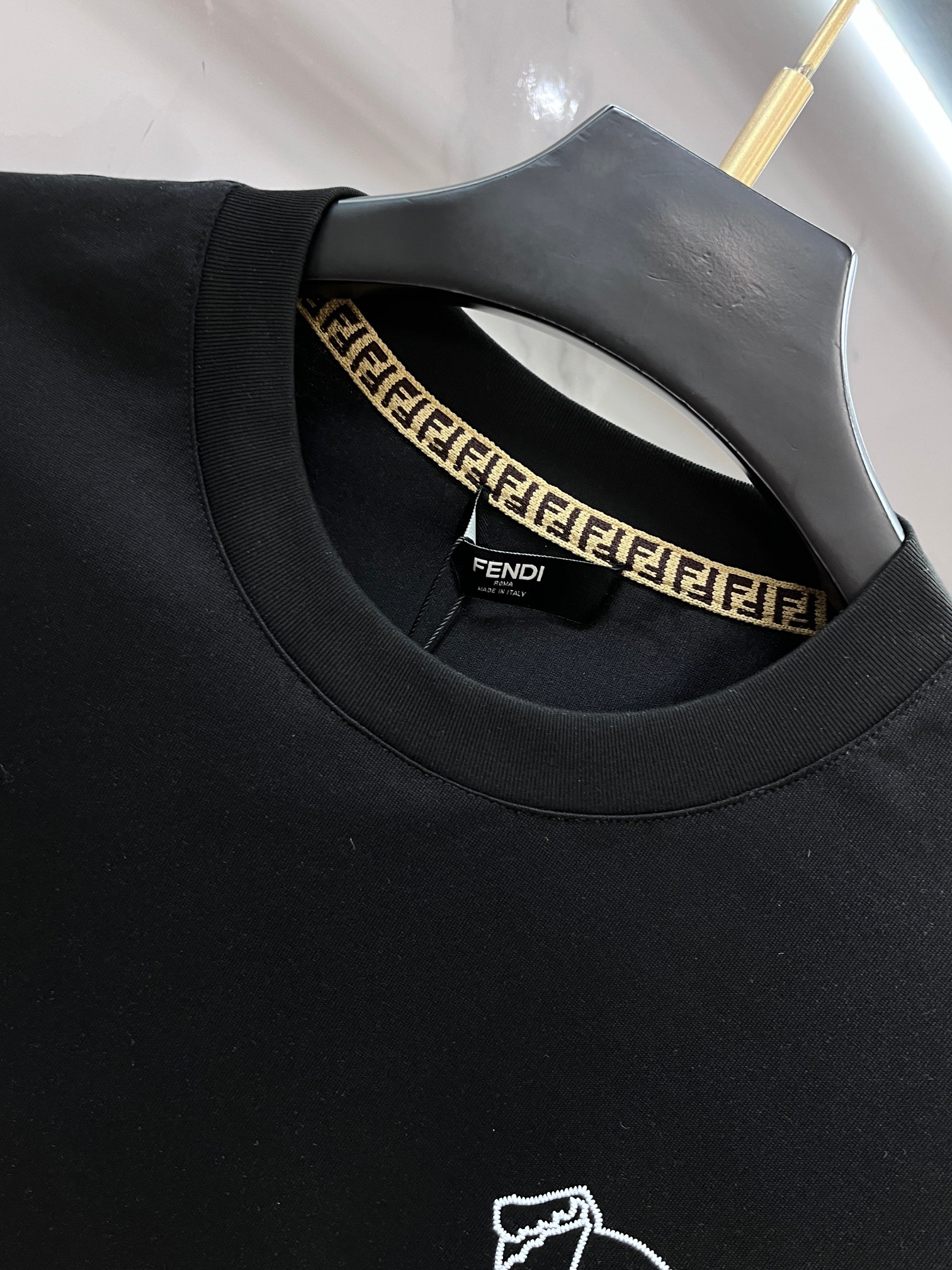 芬迪 春夏新款首发最新款短袖圆领T恤 高端订制 设计前卫时尚！品牌logo重工艺印花设计 .穿着舒适.级