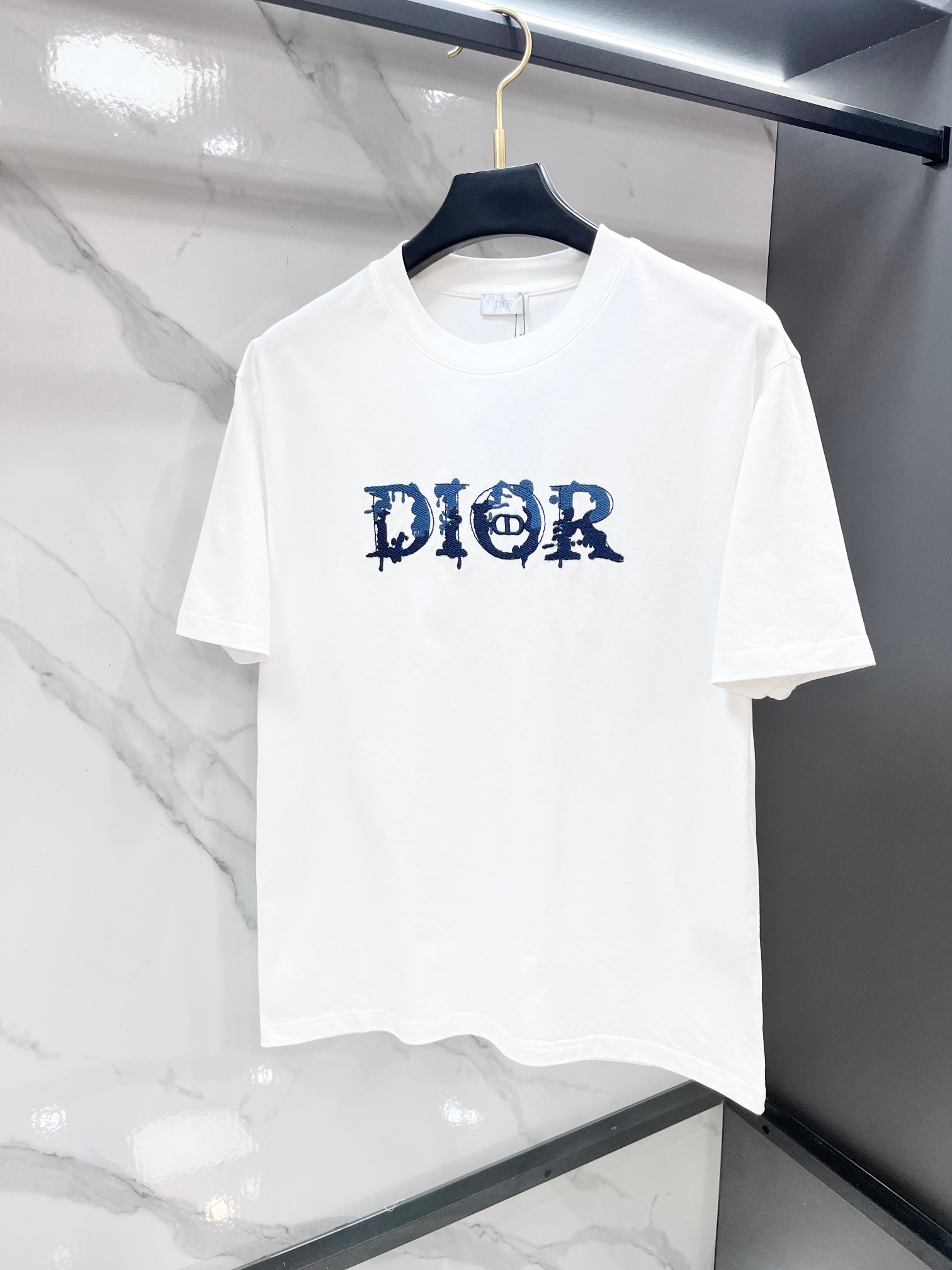 迪奥 春夏新款首发最新款短袖圆领T恤 高端订制 设计前卫时尚！品牌logo重工艺印花设计 .穿着舒适.级
