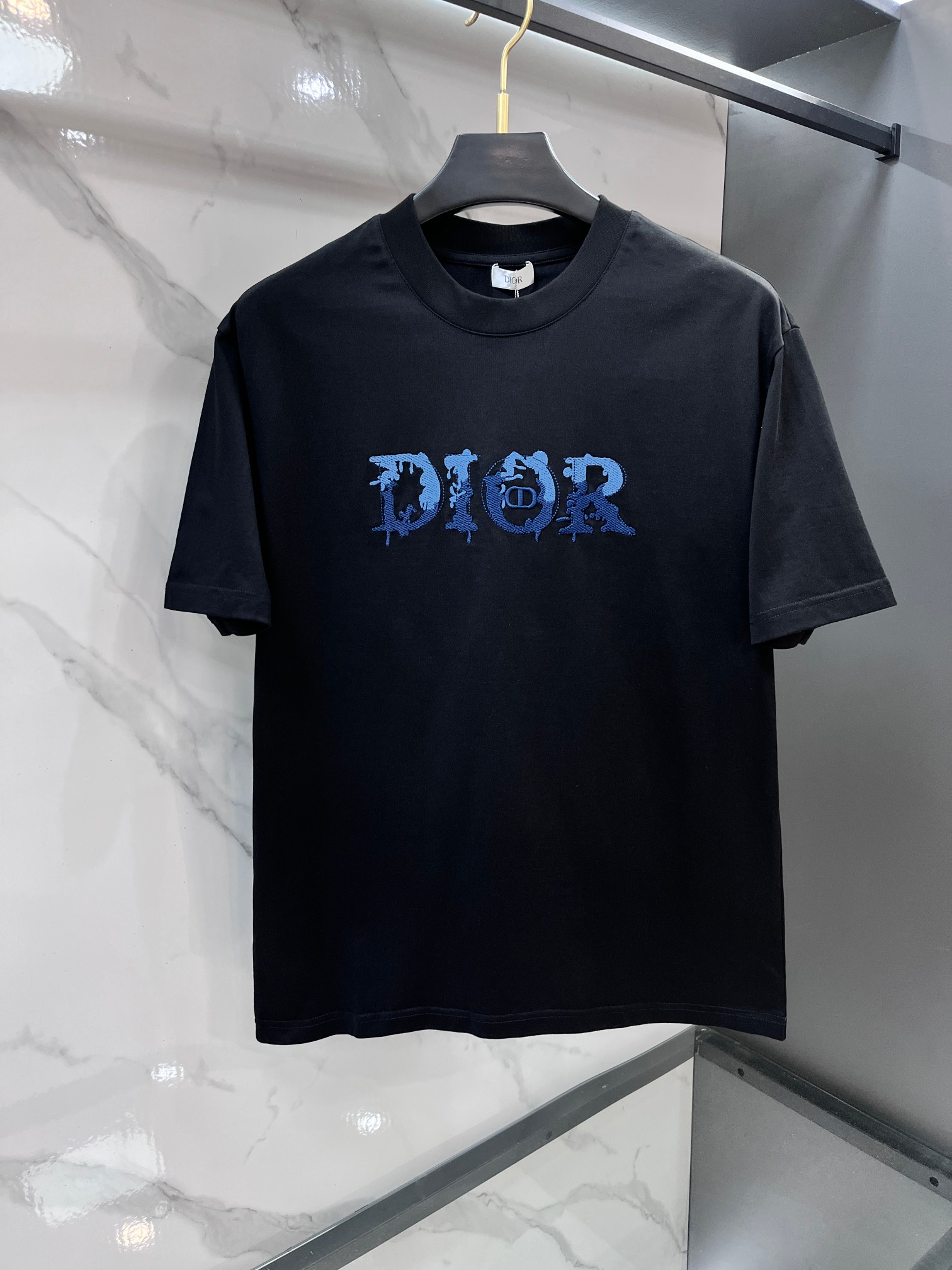 迪奥 春夏新款首发最新款短袖圆领T恤 高端订制 设计前卫时尚！品牌logo重工艺印花设计 .穿着舒适.级