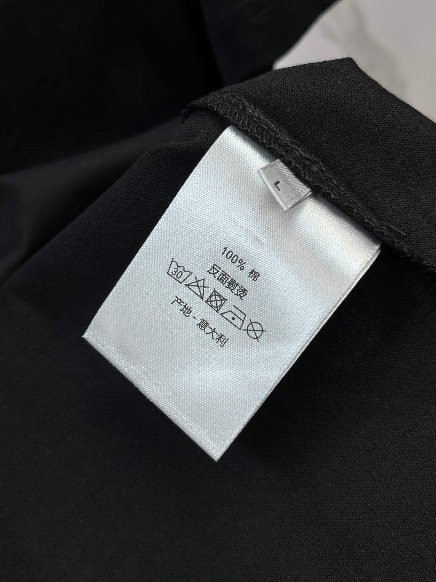 迪奥 春夏新款首发最新款短袖圆领T恤 高端订制 设计前卫时尚！品牌logo重工艺印花设计 .穿着舒适.级