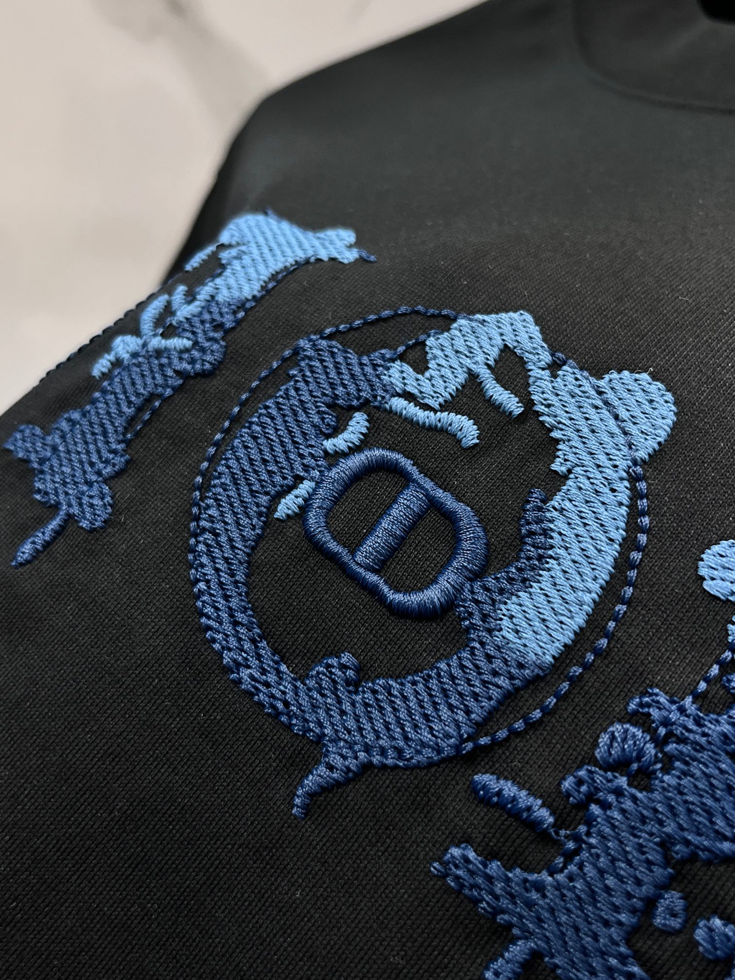 迪奥 春夏新款首发最新款短袖圆领T恤 高端订制 设计前卫时尚！品牌logo重工艺印花设计 .穿着舒适.级