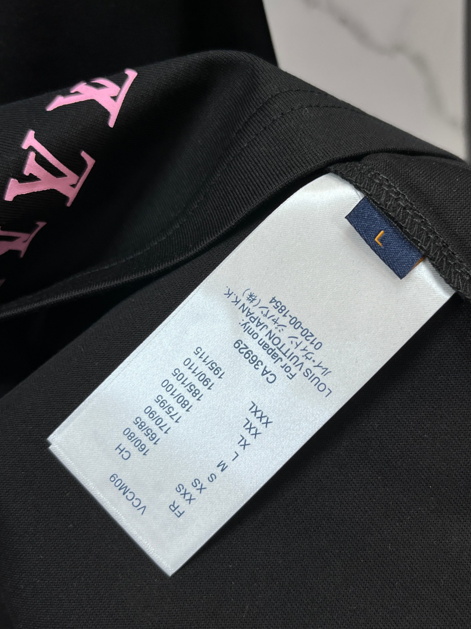 Lv 春夏新款首发最新款短袖圆领T恤 高端订制 设计前卫时尚！品牌logo重工艺印花设计 .穿着舒适.级