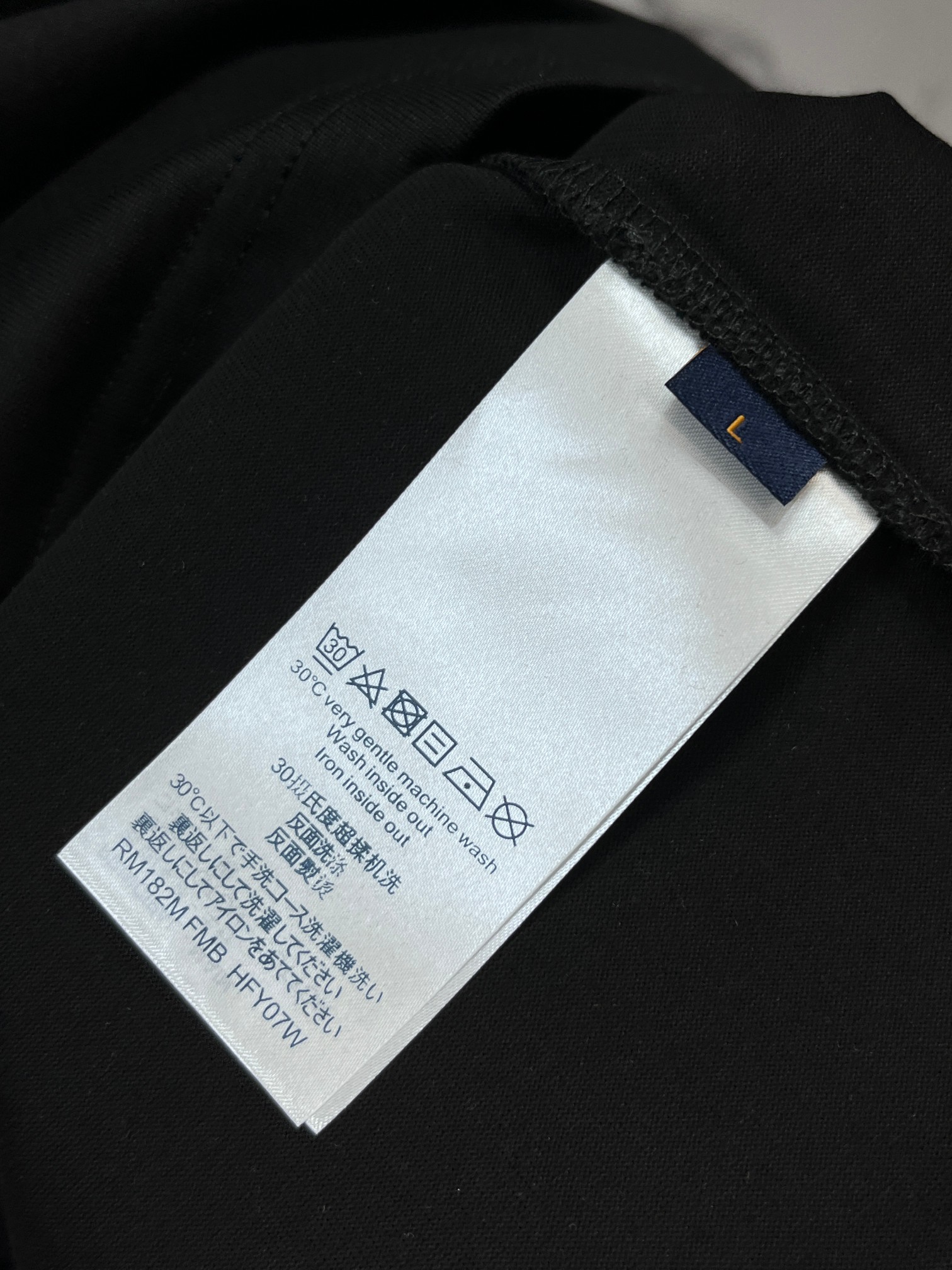 Lv 春夏新款首发最新款短袖圆领T恤 高端订制 设计前卫时尚！品牌logo重工艺印花设计 .穿着舒适.级