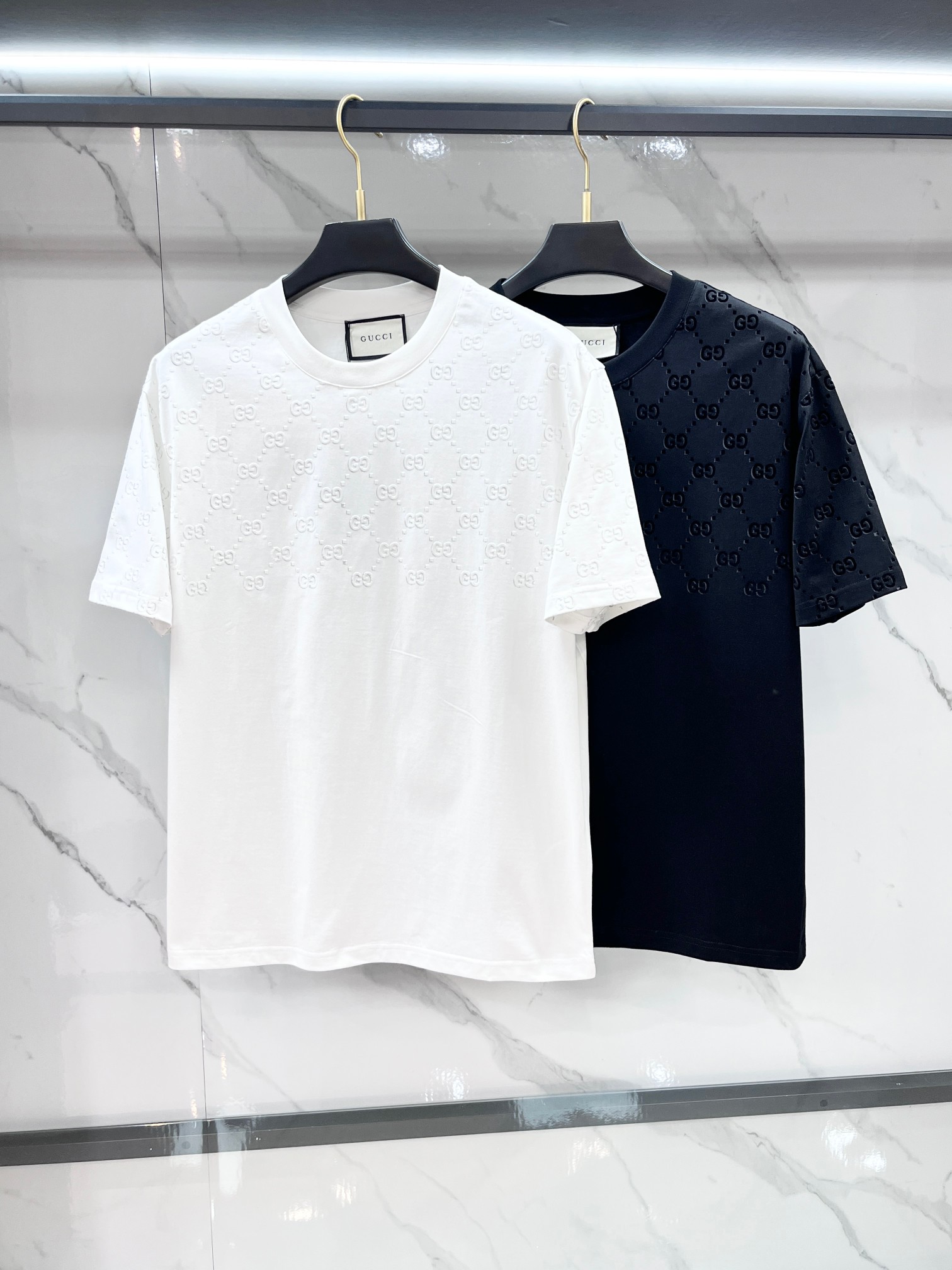 Gucci 春夏新款首发最新款短袖圆领T恤 高端订制 设计前卫时尚！品牌logo重工艺印花设计 .穿着舒