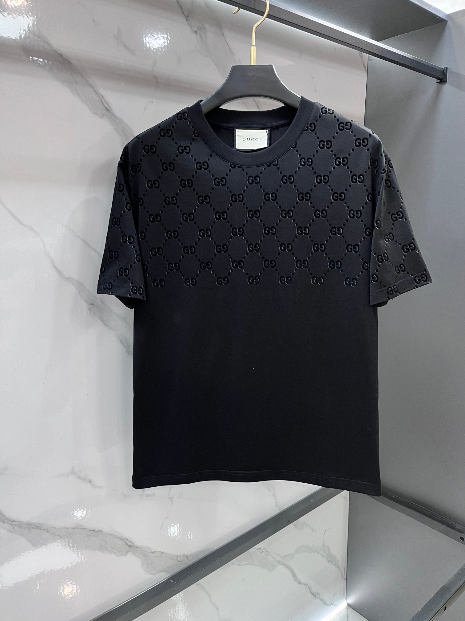 Gucci 春夏新款首发最新款短袖圆领T恤 高端订制 设计前卫时尚！品牌logo重工艺印花设计 .穿着舒