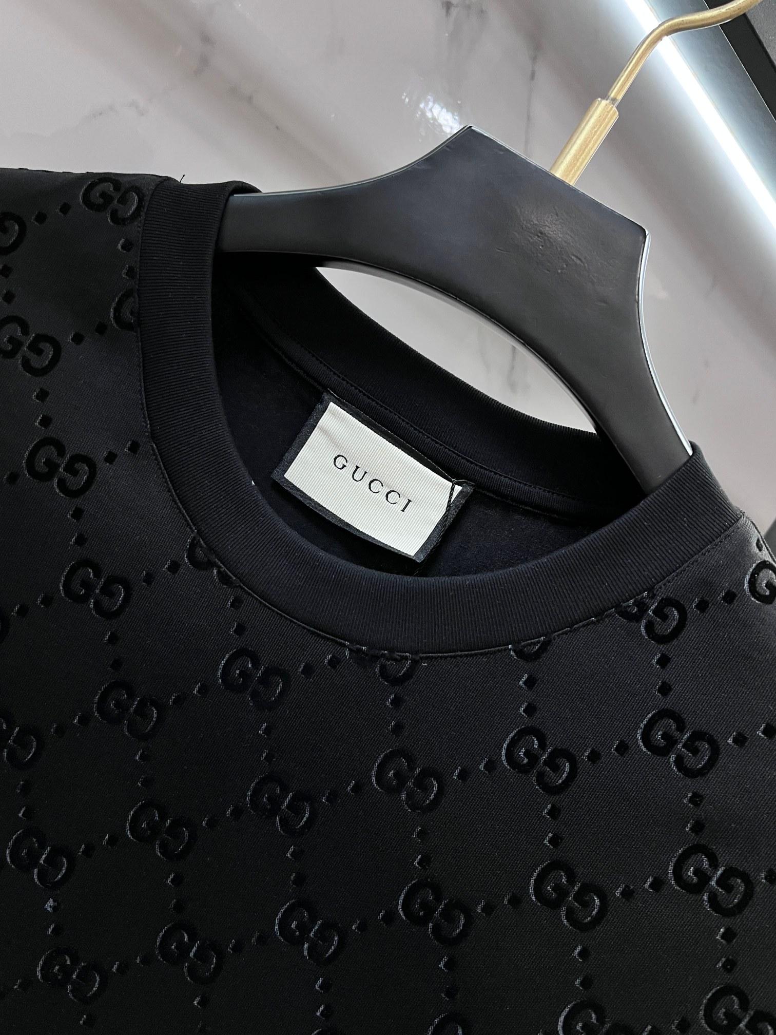 Gucci 春夏新款首发最新款短袖圆领T恤 高端订制 设计前卫时尚！品牌logo重工艺印花设计 .穿着舒