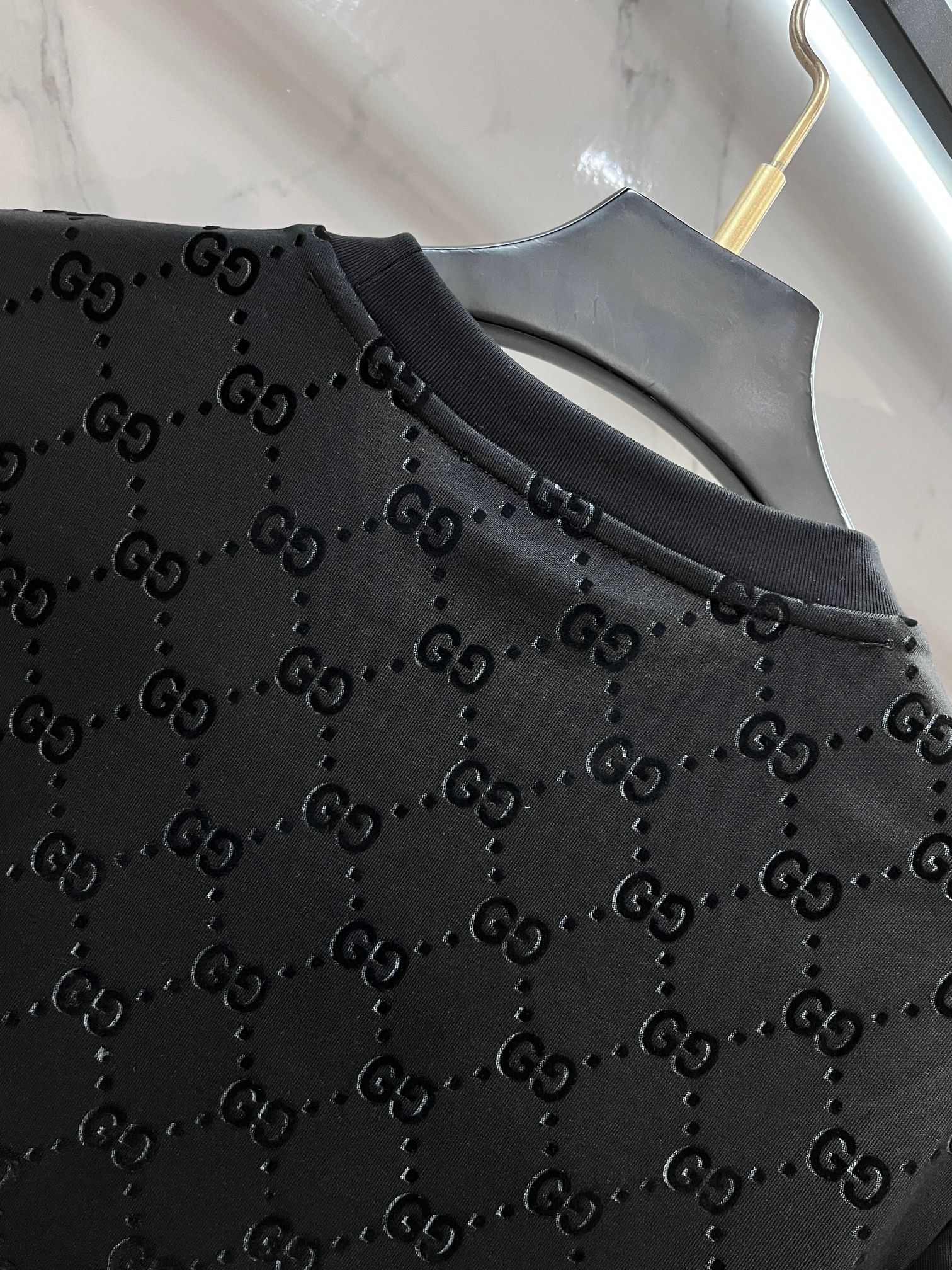 Gucci 春夏新款首发最新款短袖圆领T恤 高端订制 设计前卫时尚！品牌logo重工艺印花设计 .穿着舒