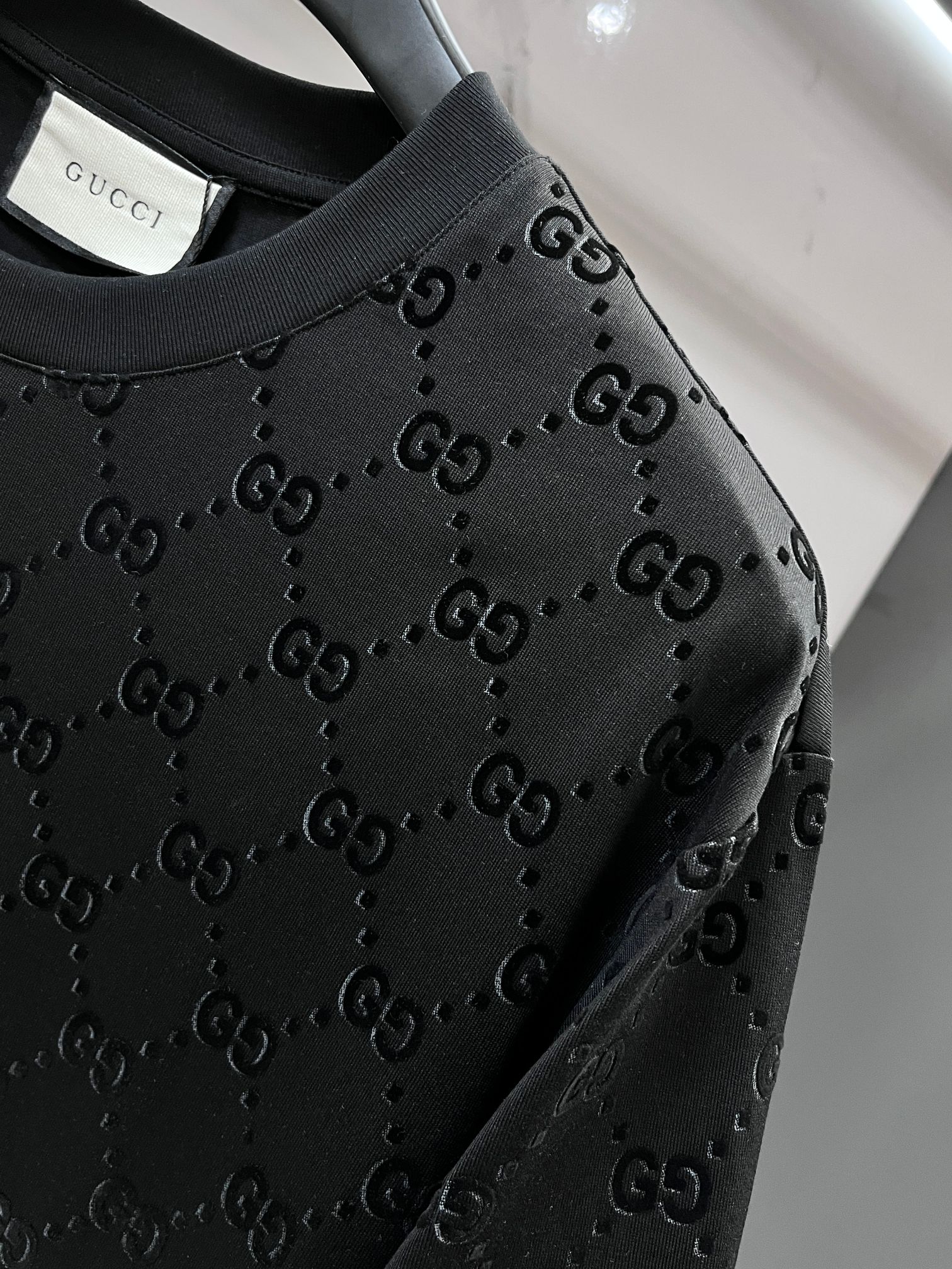 Gucci 春夏新款首发最新款短袖圆领T恤 高端订制 设计前卫时尚！品牌logo重工艺印花设计 .穿着舒