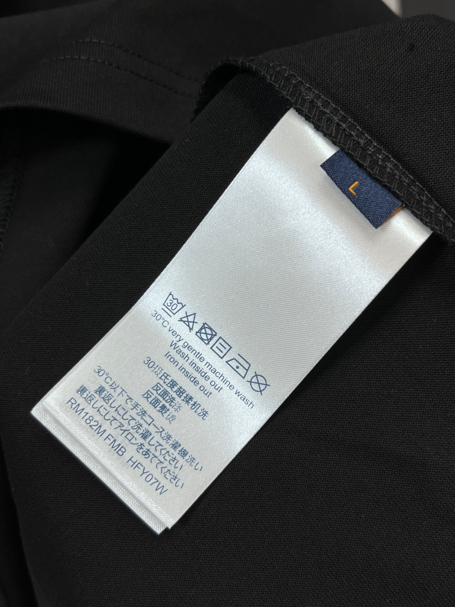 Lv 春夏新款首发最新款短袖圆领T恤 高端订制 设计前卫时尚！品牌logo重工艺印花设计 .穿着舒适.级