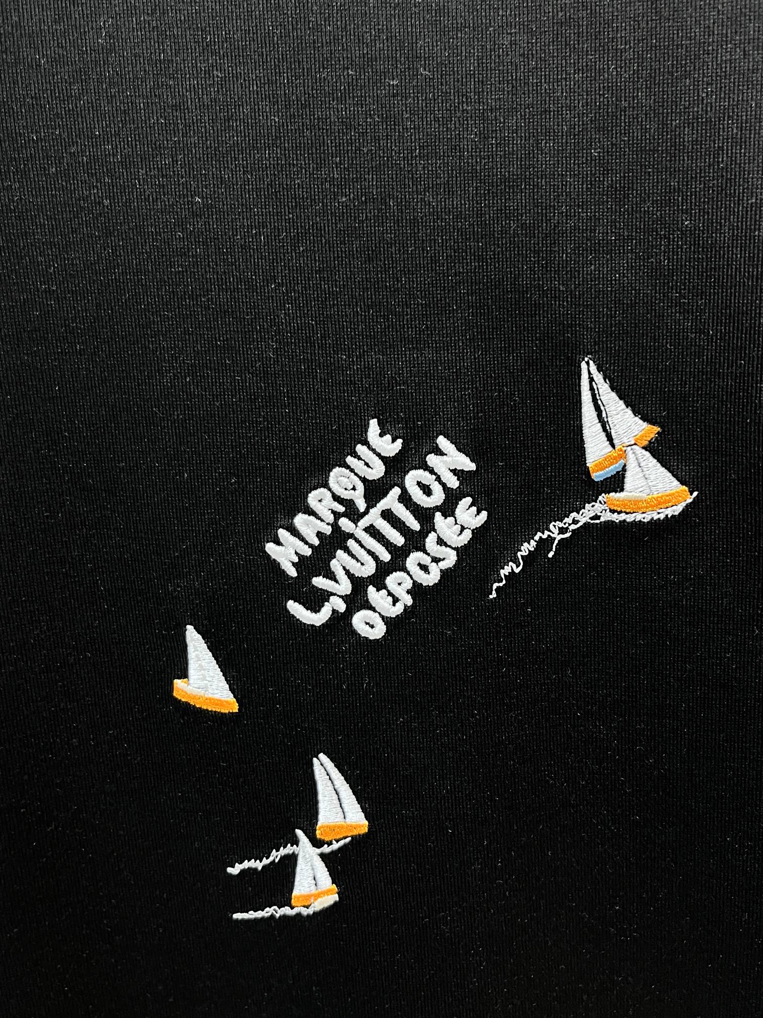 Lv 春夏新款首发最新款短袖圆领T恤 高端订制 设计前卫时尚！品牌logo重工艺印花设计 .穿着舒适.级