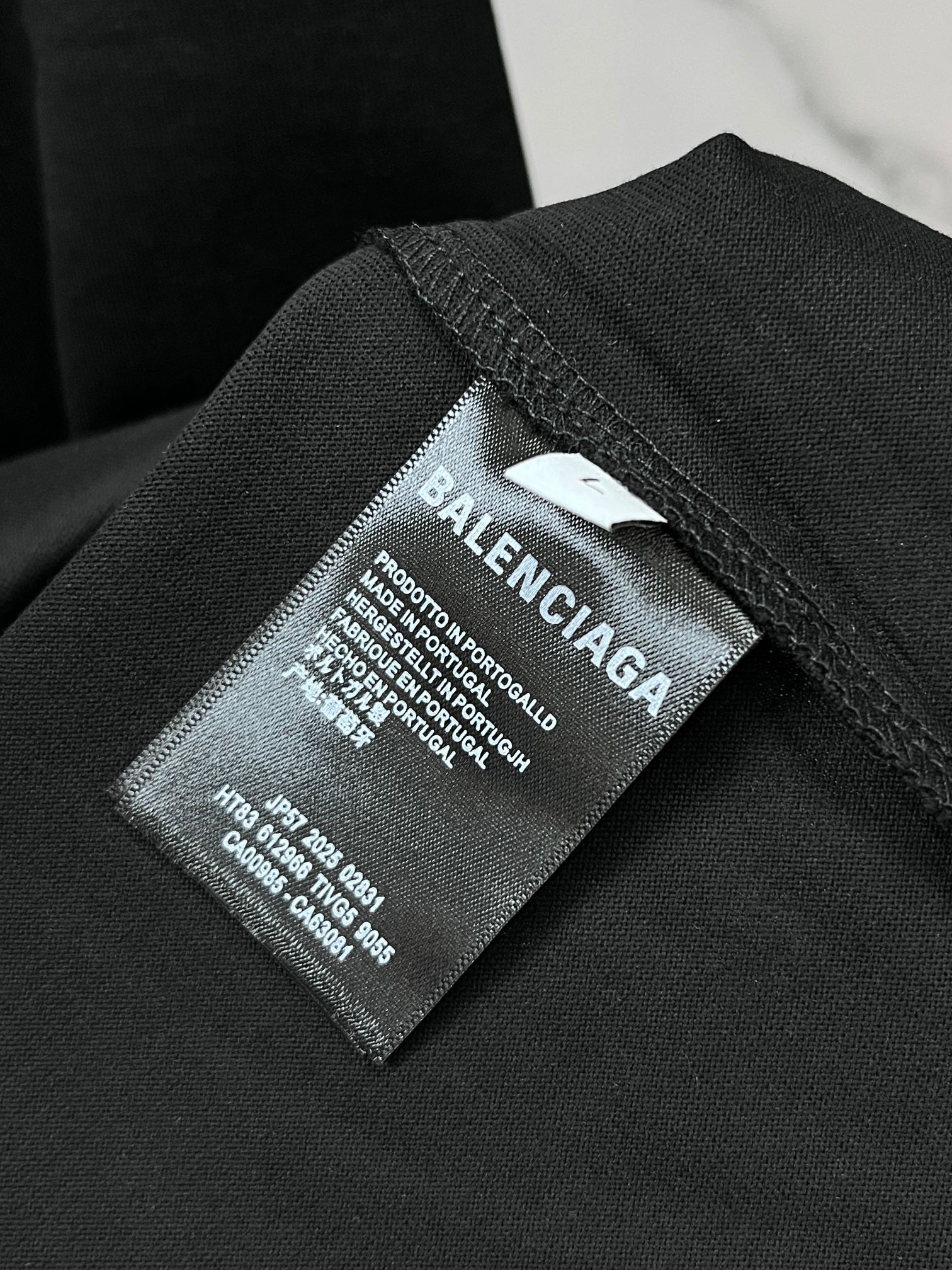 巴黎世家 春夏新款首发最新款短袖圆领T恤 高端订制 设计前卫时尚！品牌logo重工艺印花设计 .穿着舒适