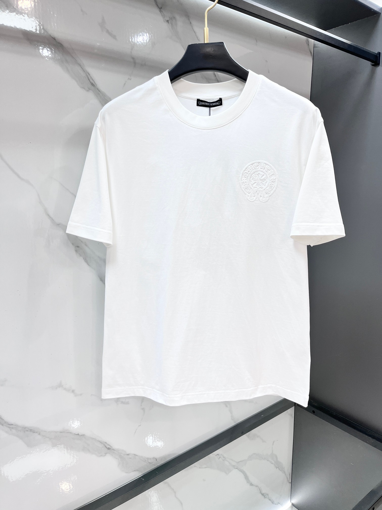 克罗心 春夏新款首发最新款短袖圆领T恤 高端订制 设计前卫时尚！品牌logo重工艺印花设计 .穿着舒适.