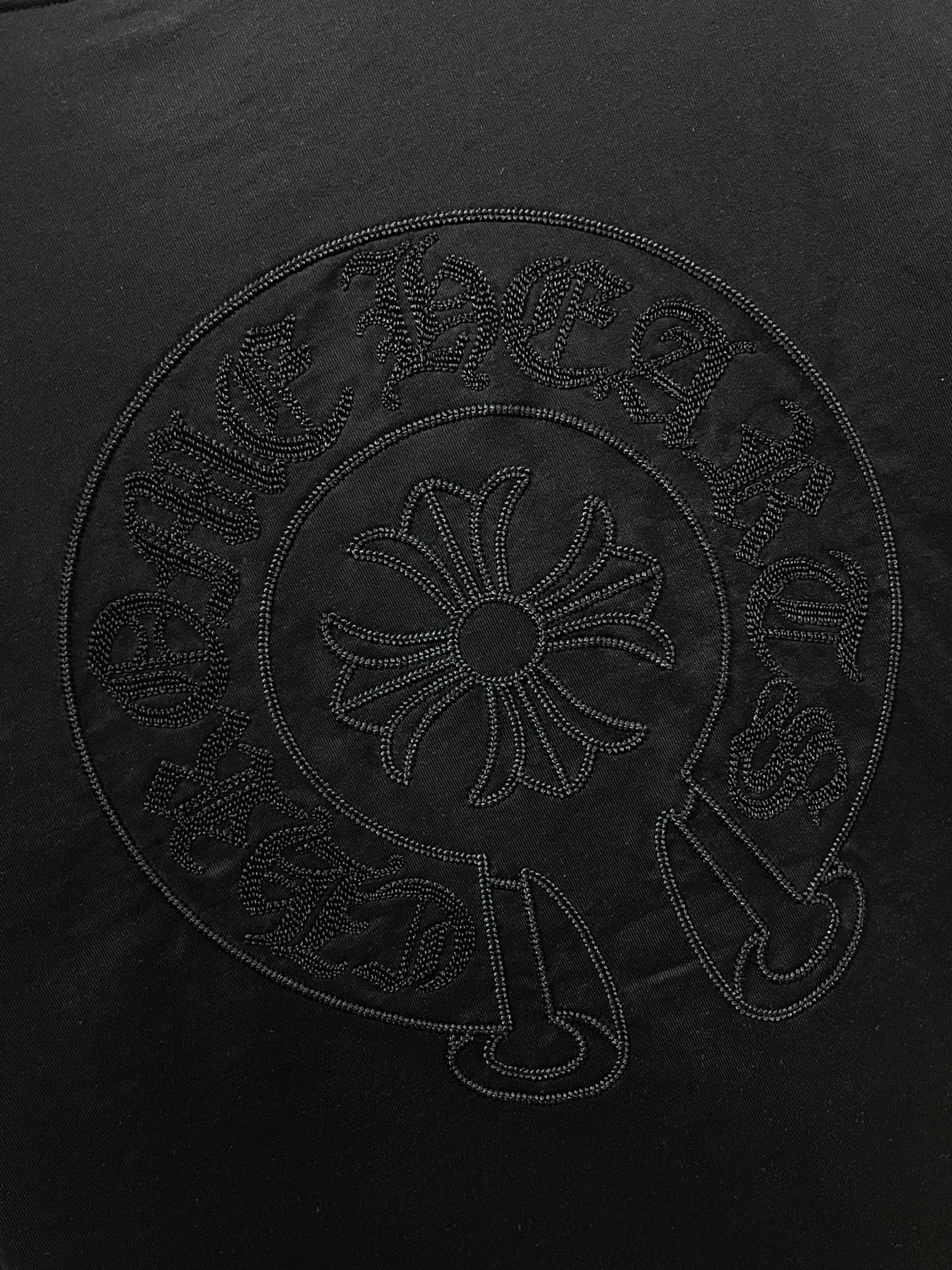 克罗心 春夏新款首发最新款短袖圆领T恤 高端订制 设计前卫时尚！品牌logo重工艺印花设计 .穿着舒适.