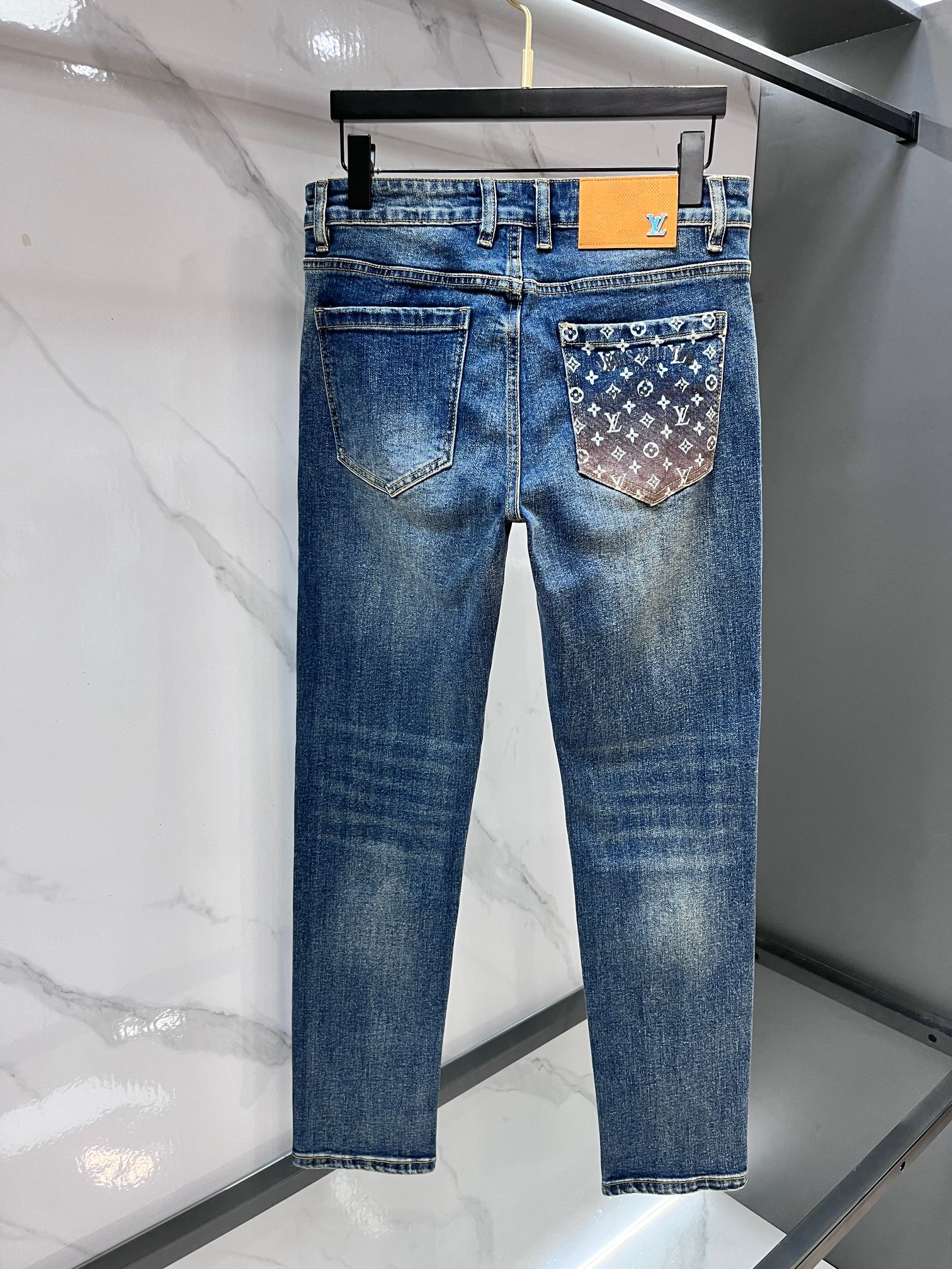 Lv 🔥高端定制、2026早秋最新款牛仔裤 柜台同步发售 原版定制 客供五金辅料 原单品质 进口固色牛仔