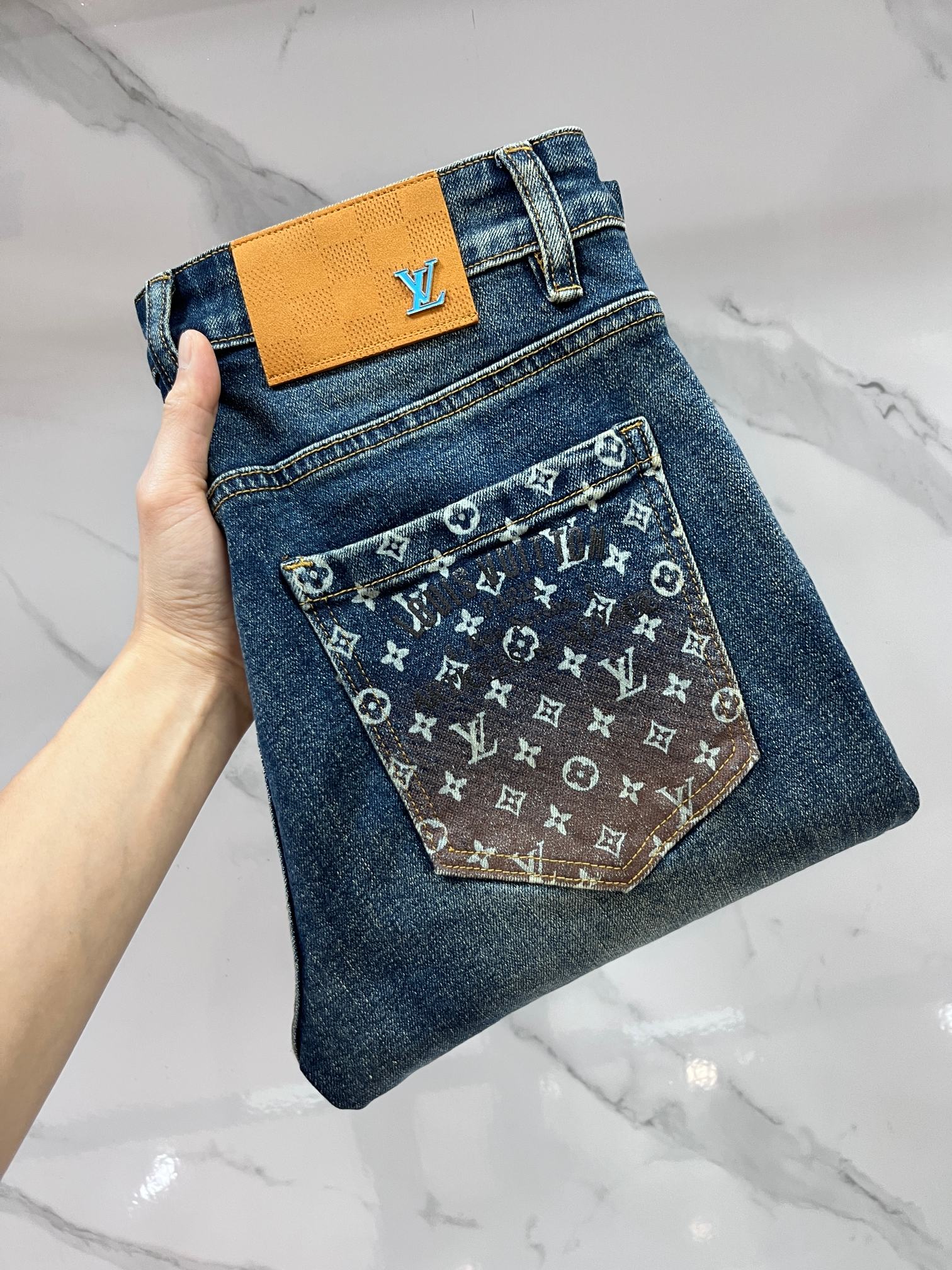 Lv 🔥高端定制、2026早秋最新款牛仔裤 柜台同步发售 原版定制 客供五金辅料 原单品质 进口固色牛仔