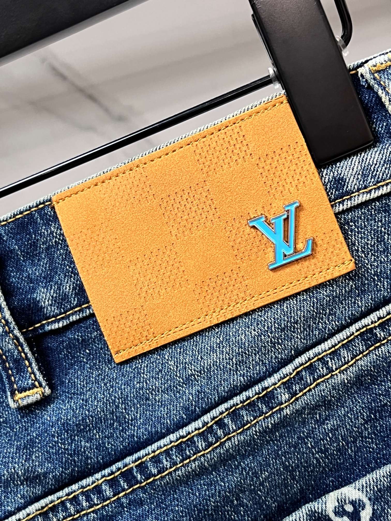 Lv 🔥高端定制、2026早秋最新款牛仔裤 柜台同步发售 原版定制 客供五金辅料 原单品质 进口固色牛仔