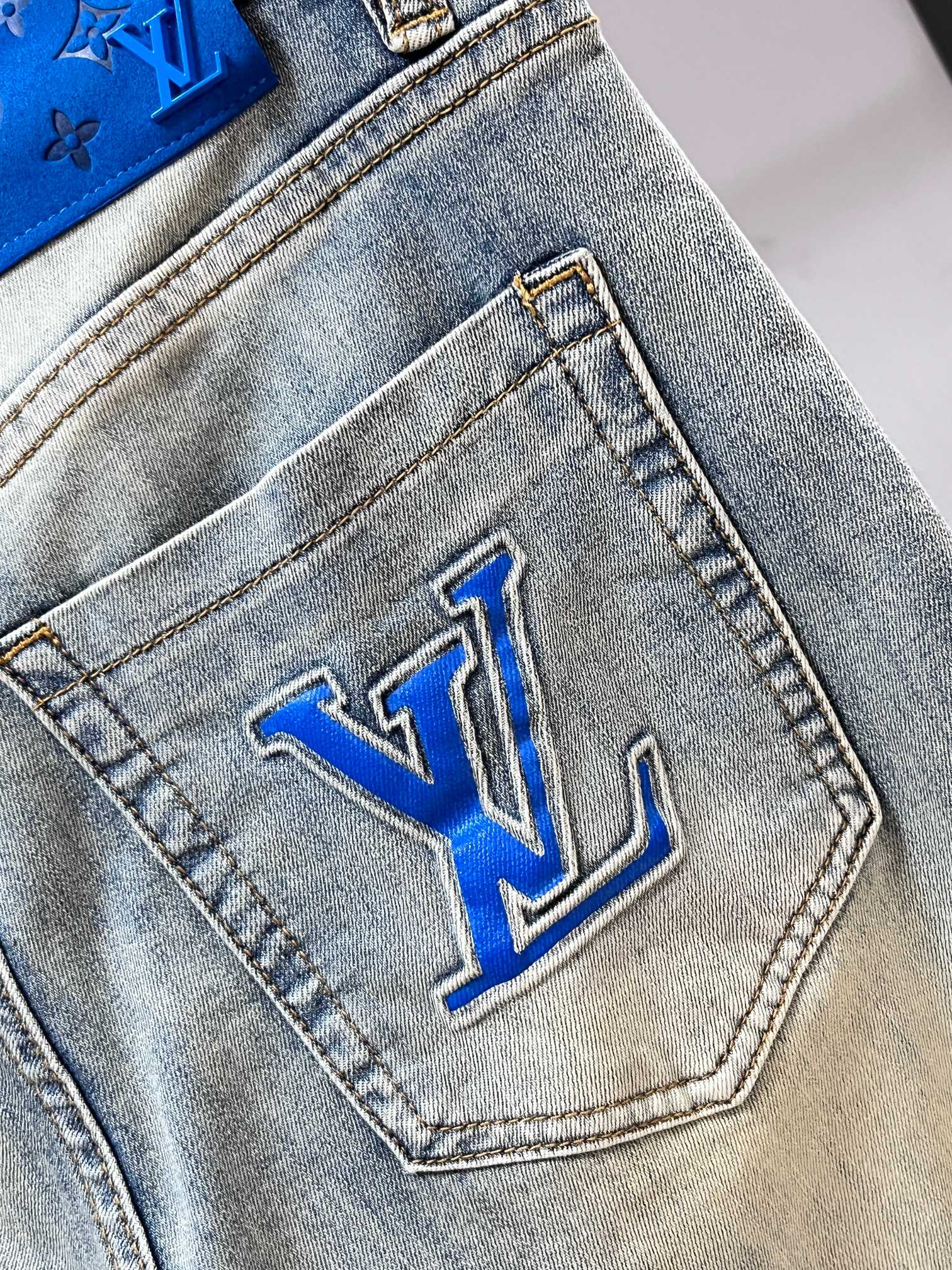 Lv 🔥高端定制、2026早秋最新款牛仔裤 柜台同步发售 原版定制 客供五金辅料 原单品质 进口固色牛仔