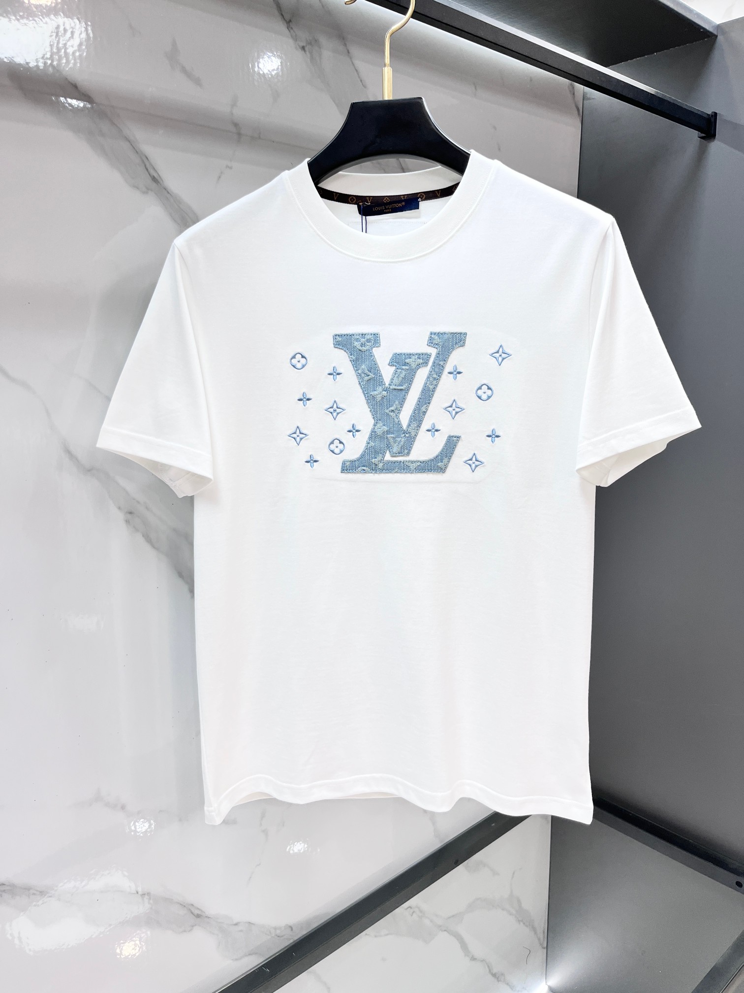 Lv 2026春夏新款首发专柜最新款短袖圆领T恤 高端订制 设计前卫时尚！品牌logo重工艺设计 高端定