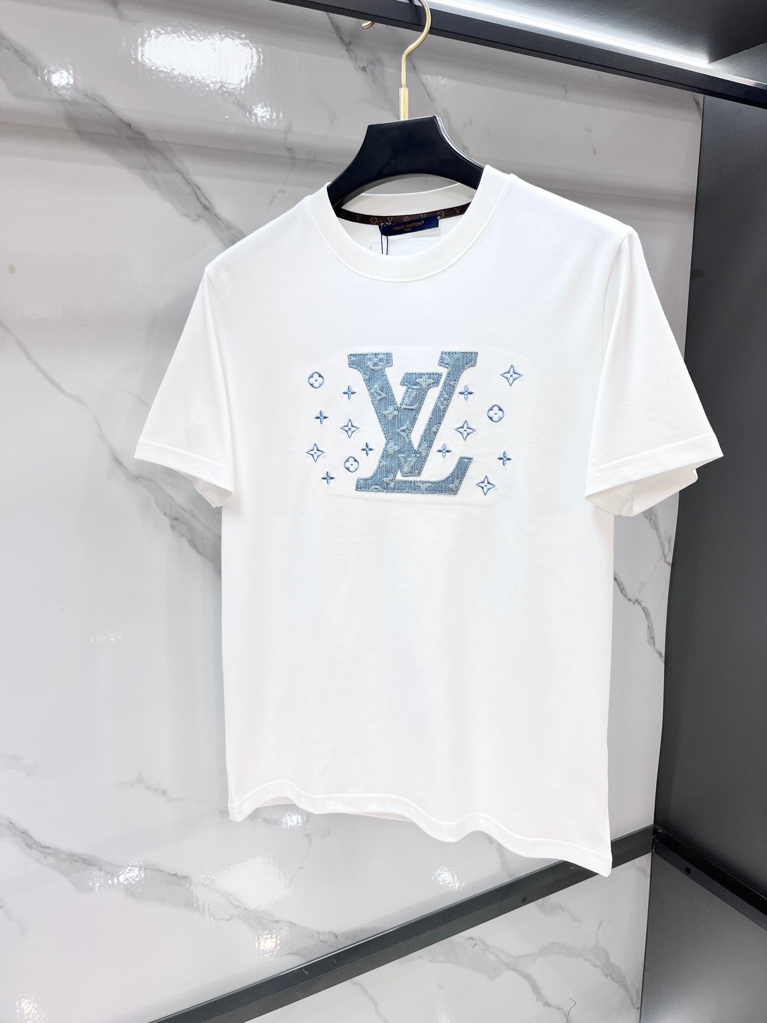 Lv 2026春夏新款首发专柜最新款短袖圆领T恤 高端订制 设计前卫时尚！品牌logo重工艺设计 高端定