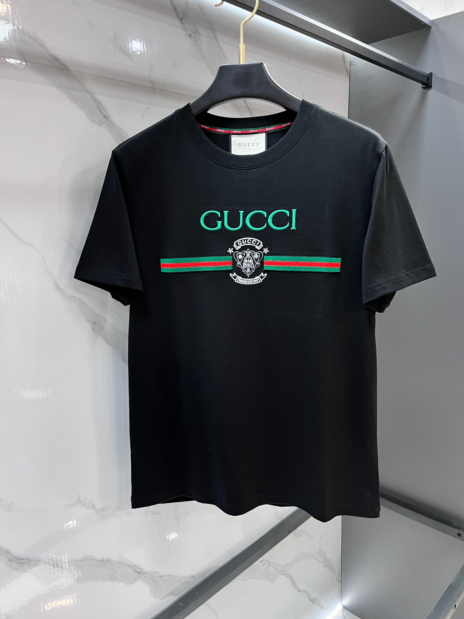 Gucci 2026春夏新款首发专柜最新款短袖圆领T恤 高端订制 设计前卫时尚！品牌logo重工艺设计 