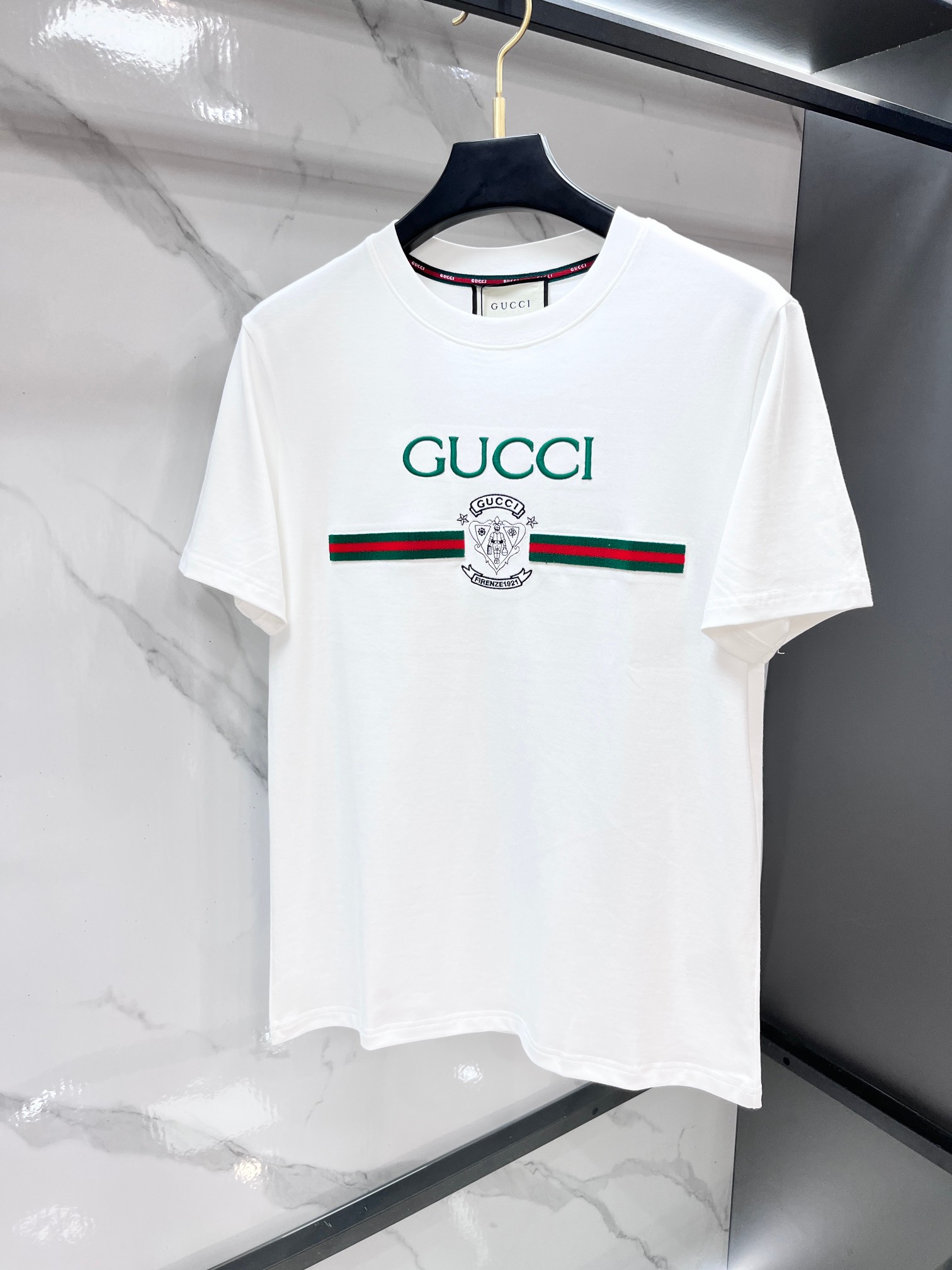 Gucci 2026春夏新款首发专柜最新款短袖圆领T恤 高端订制 设计前卫时尚！品牌logo重工艺设计 