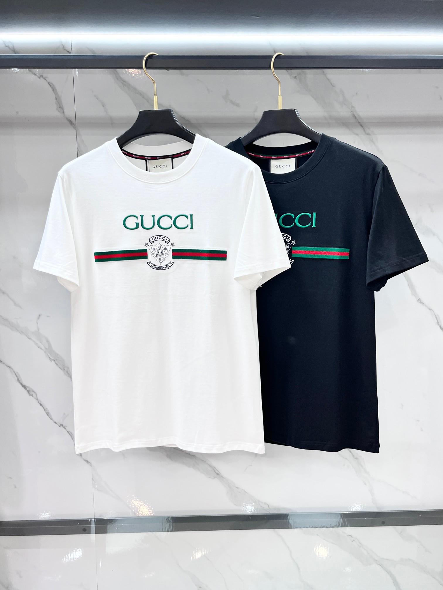 Gucci 2026春夏新款首发专柜最新款短袖圆领T恤 高端订制 设计前卫时尚！品牌logo重工艺设计 