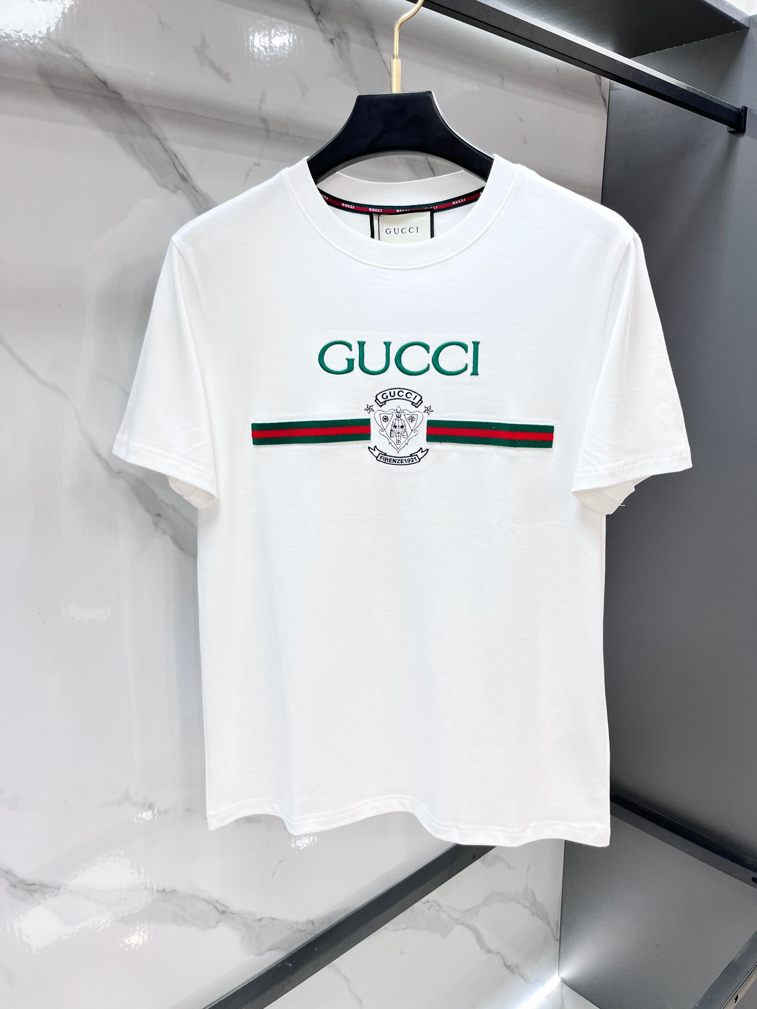 Gucci 2026春夏新款首发专柜最新款短袖圆领T恤 高端订制 设计前卫时尚！品牌logo重工艺设计 