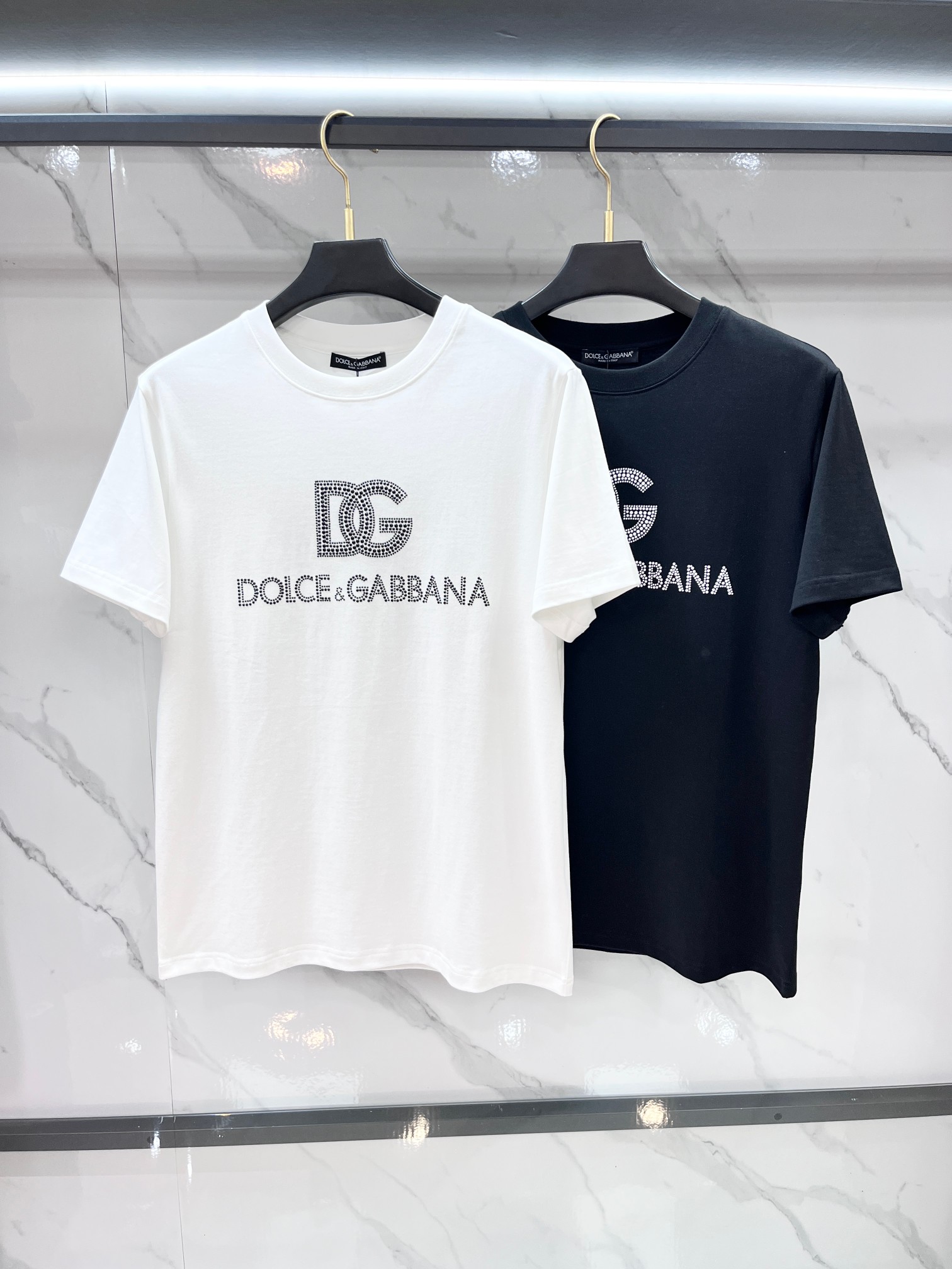 Dg 2026春夏新款首发专柜最新款短袖圆领T恤 高端订制 设计前卫时尚！品牌logo重工艺设计 高端定