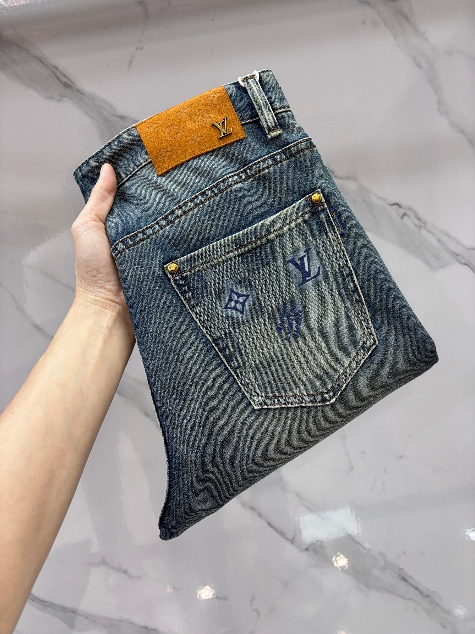 Lv 🔥高端定制、2026早秋最新款牛仔裤 柜台同步发售 原版定制 客供五金辅料 原单品质 进口固色牛仔