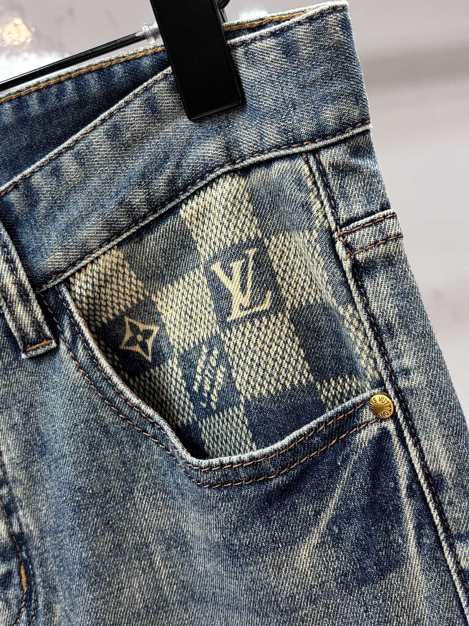 Lv 🔥高端定制、2026早秋最新款牛仔裤 柜台同步发售 原版定制 客供五金辅料 原单品质 进口固色牛仔
