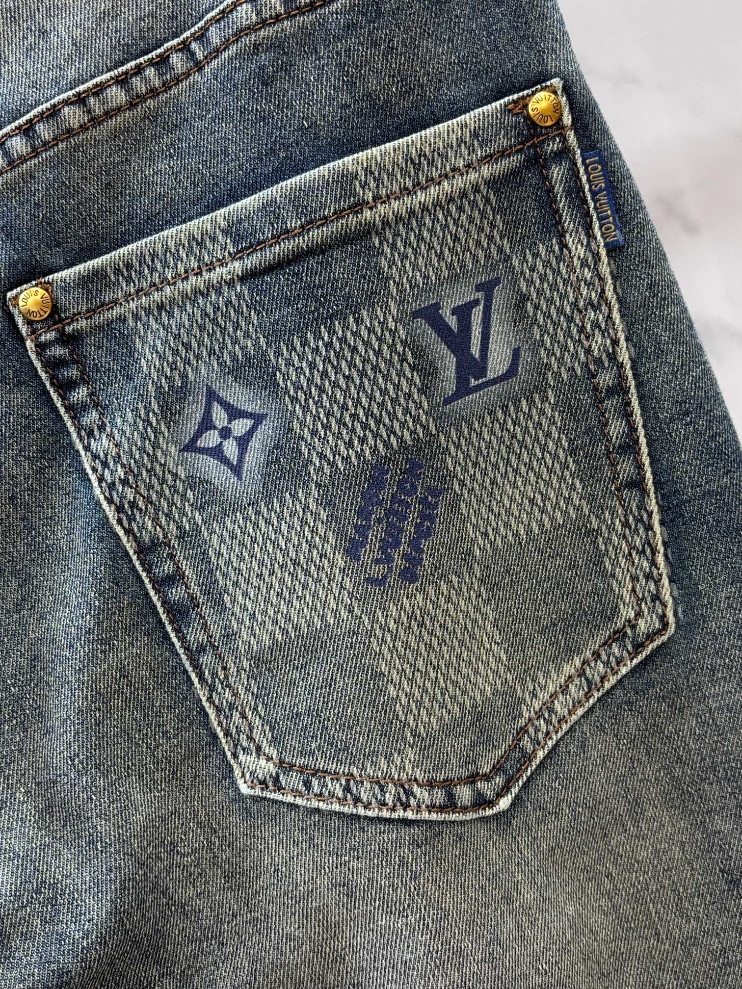 Lv 🔥高端定制、2026早秋最新款牛仔裤 柜台同步发售 原版定制 客供五金辅料 原单品质 进口固色牛仔