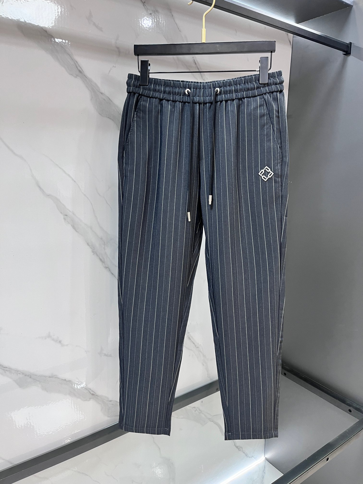 纪梵希 2026年春季专柜新品同步上市。原单订制高品质时尚休闲裤。超级百搭款。独家定制-进口高端绵面料，