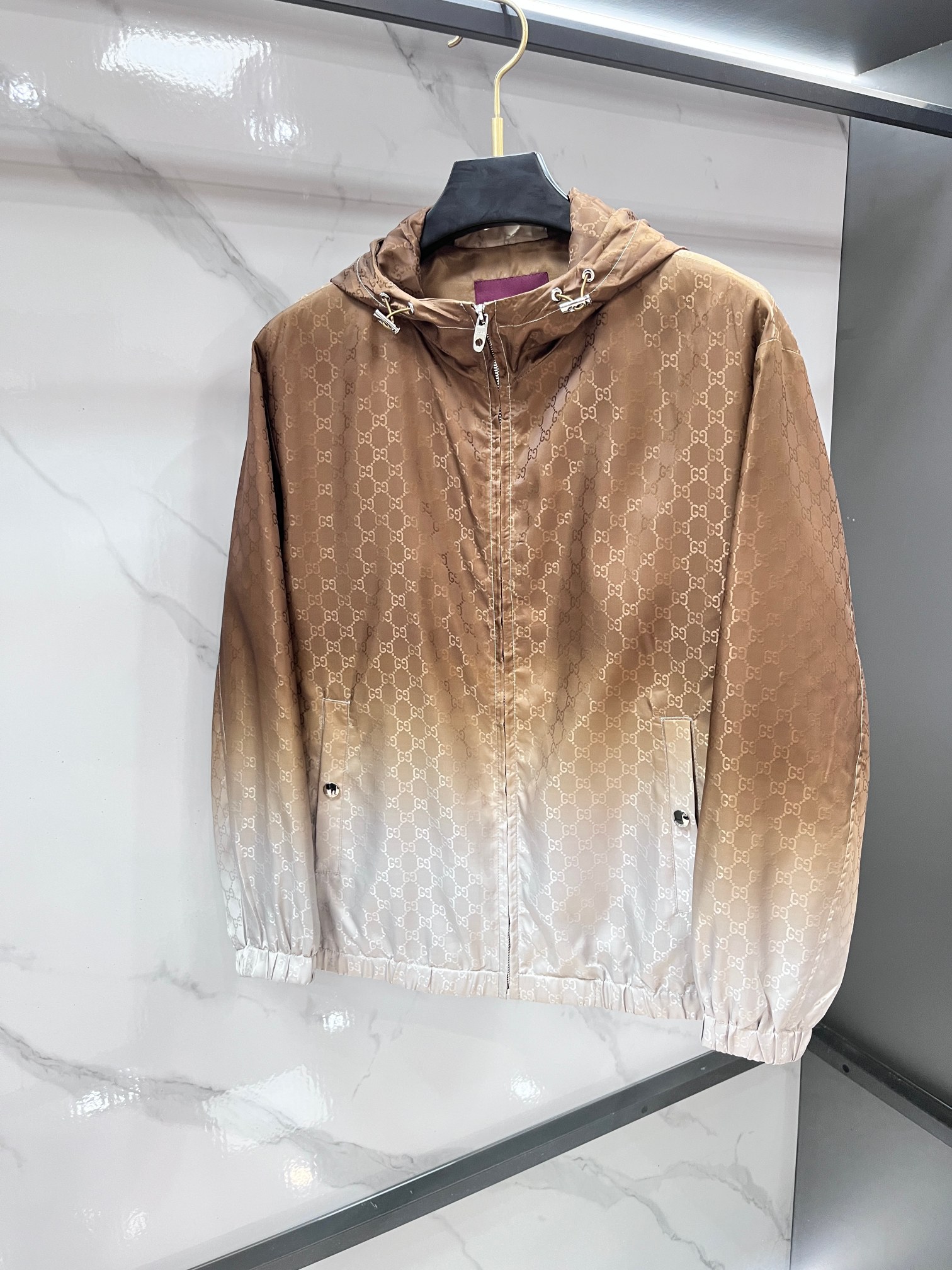 Gucci 官网同款，提前发售！2026ss开秋新款男士夹克外套，原单三标齐全高端版本！，定制面料透气舒