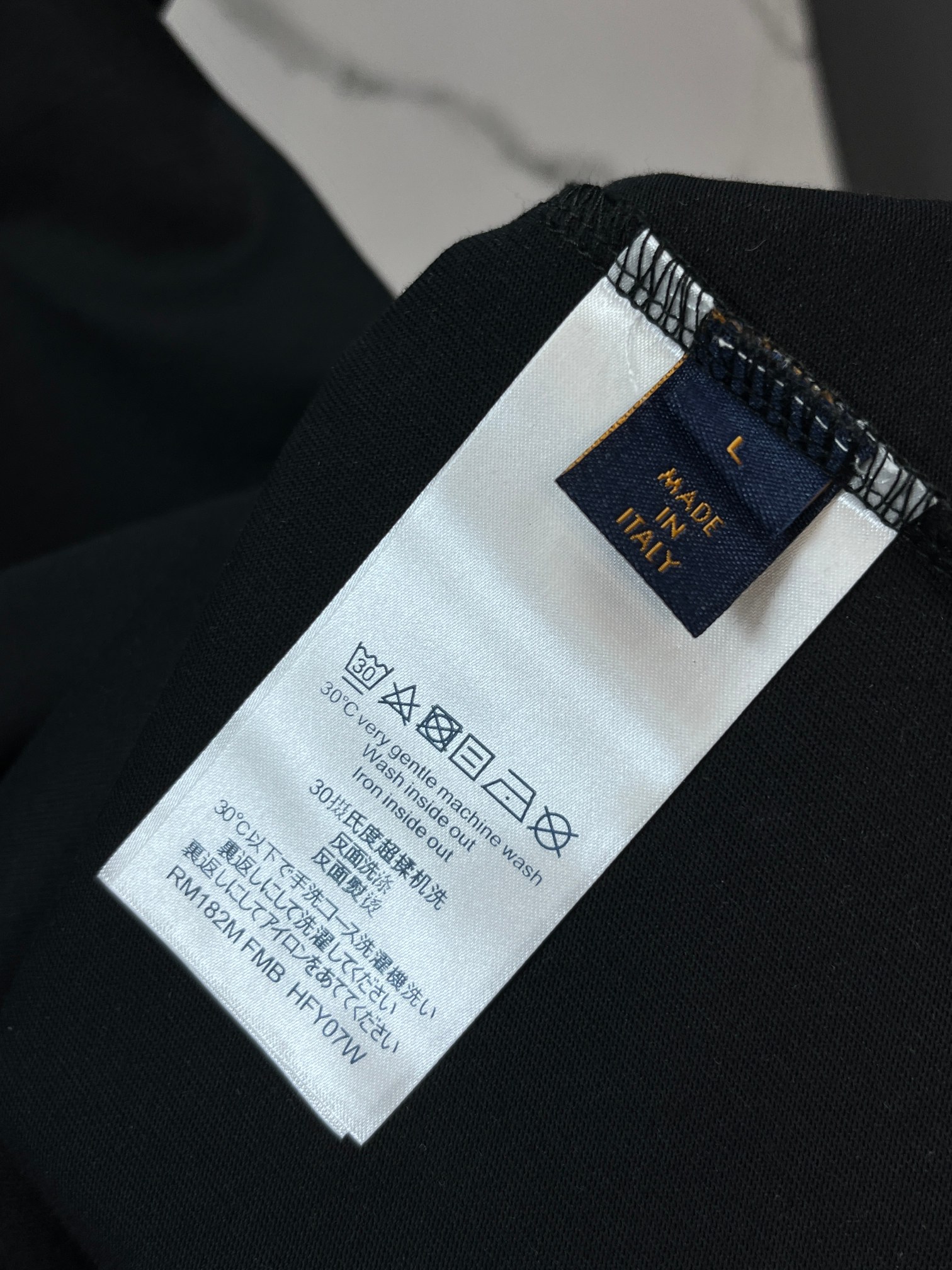 LV 2026春夏专柜新款，logo徽章简约短袖 双纱纯棉面料 多元化搭配 迎合眼下时尚前沿的创新趋势 