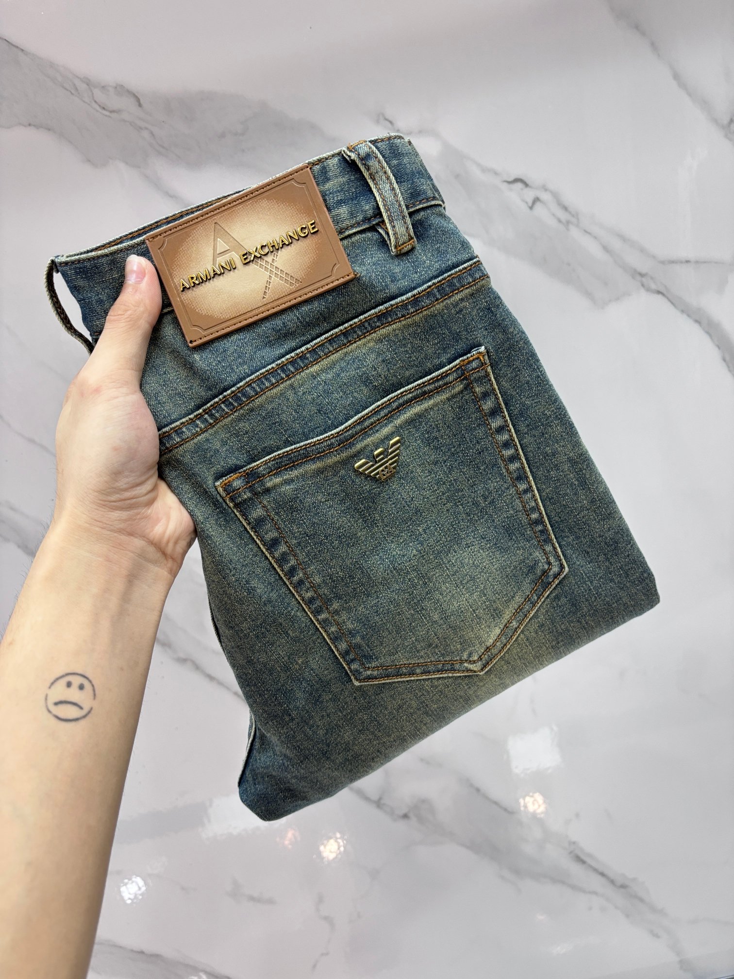 NO:777865,Armani high-end customization, 2026 early autumn latest jeans, simultaneous sale at the counter, original customization, customer-supplied hardware and accessories, original order quality, imported solid color denim elastic fabric, heavy washing, fine workmanship and routing, excellent upper body!  The preferred items are complete in three sizes.…………………………………………………… Size29-38,,armani,jeans,19860909阿玛尼 高端定制、2026早秋最新款牛仔裤 柜台同步发售 原版定制 客供五金辅料 原单品质 进口固色牛仔弹力面料 重工洗水 做工走线精细 上身绝佳！优选单品 三标齐全.…………………………………………………… Size29-38,,armani,jeans,,Men's clothing