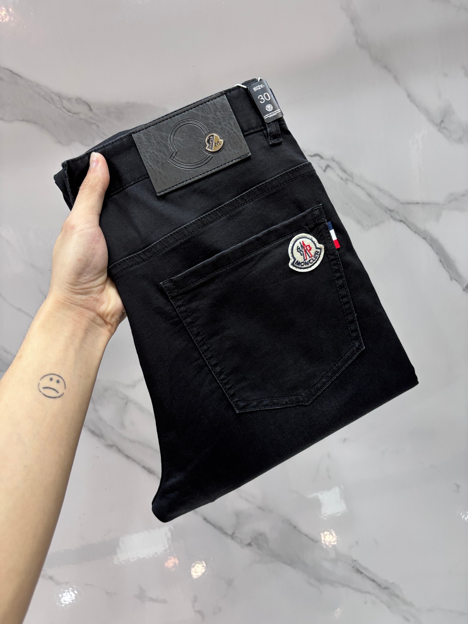 NO:777876,Mengkou, high-end customization, 2026 early autumn latest jeans, simultaneous sale at the counter, original customization, customer-supplied hardware accessories, original order quality, imported solid color denim elastic fabric, heavy washing, fine workmanship, excellent upper body!  The preferred items are complete with three standards.…………………………………………………… Size29-38,,Moncler,jeans,19860909蒙口 高端定制、2026早秋最新款牛仔裤 柜台同步发售 原版定制 客供五金辅料 原单品质 进口固色牛仔弹力面料 重工洗水 做工走线精细 上身绝佳！优选单品 三标齐全.…………………………………………………… Size29-38,,Moncler,jeans,,Men's clothing