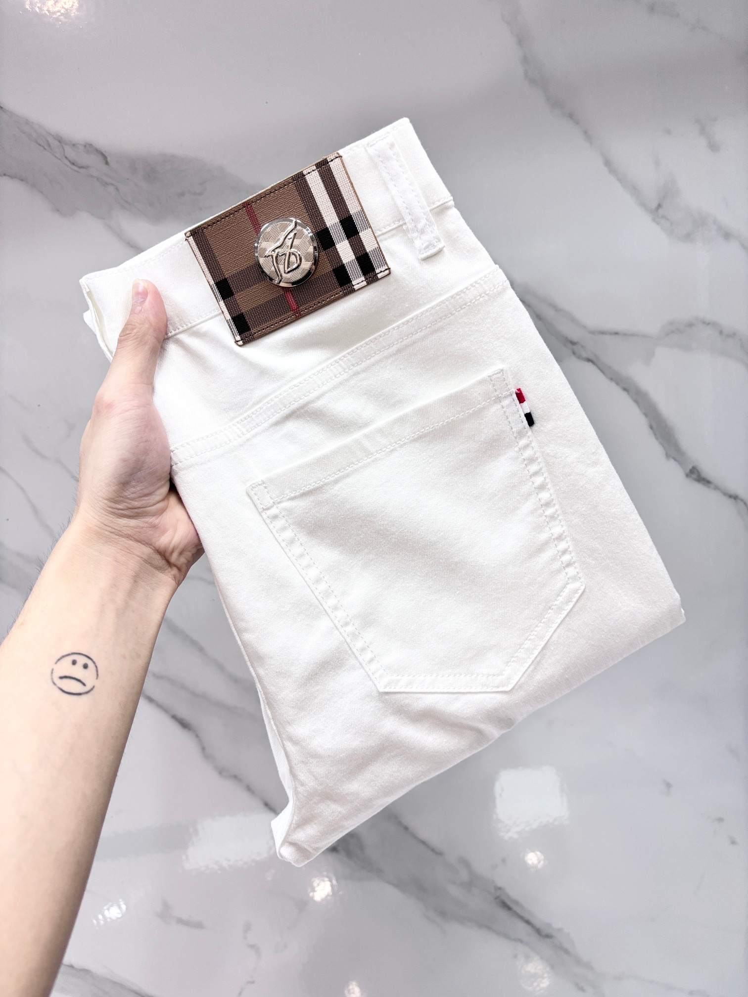 NO:774927,Burberry high-end customization, 2026 early autumn latest jeans, simultaneous sale at the counter, original customization, customer-supplied hardware accessories, original order quality, imported solid color denim elastic fabric, heavy washing, fine workmanship, excellent upper body!  The preferred items are complete with three standards.……………………………………………… Size29-38,,burberry,jeans,19860909巴宝莉 高端定制、2026早秋最新款牛仔裤 柜台同步发售 原版定制 客供五金辅料 原单品质 进口固色牛仔弹力面料 重工洗水 做工走线精细 上身绝佳！优选单品 三标齐全.…………………………………………………… Size29-38,,burberry,jeans,,Men's clothing