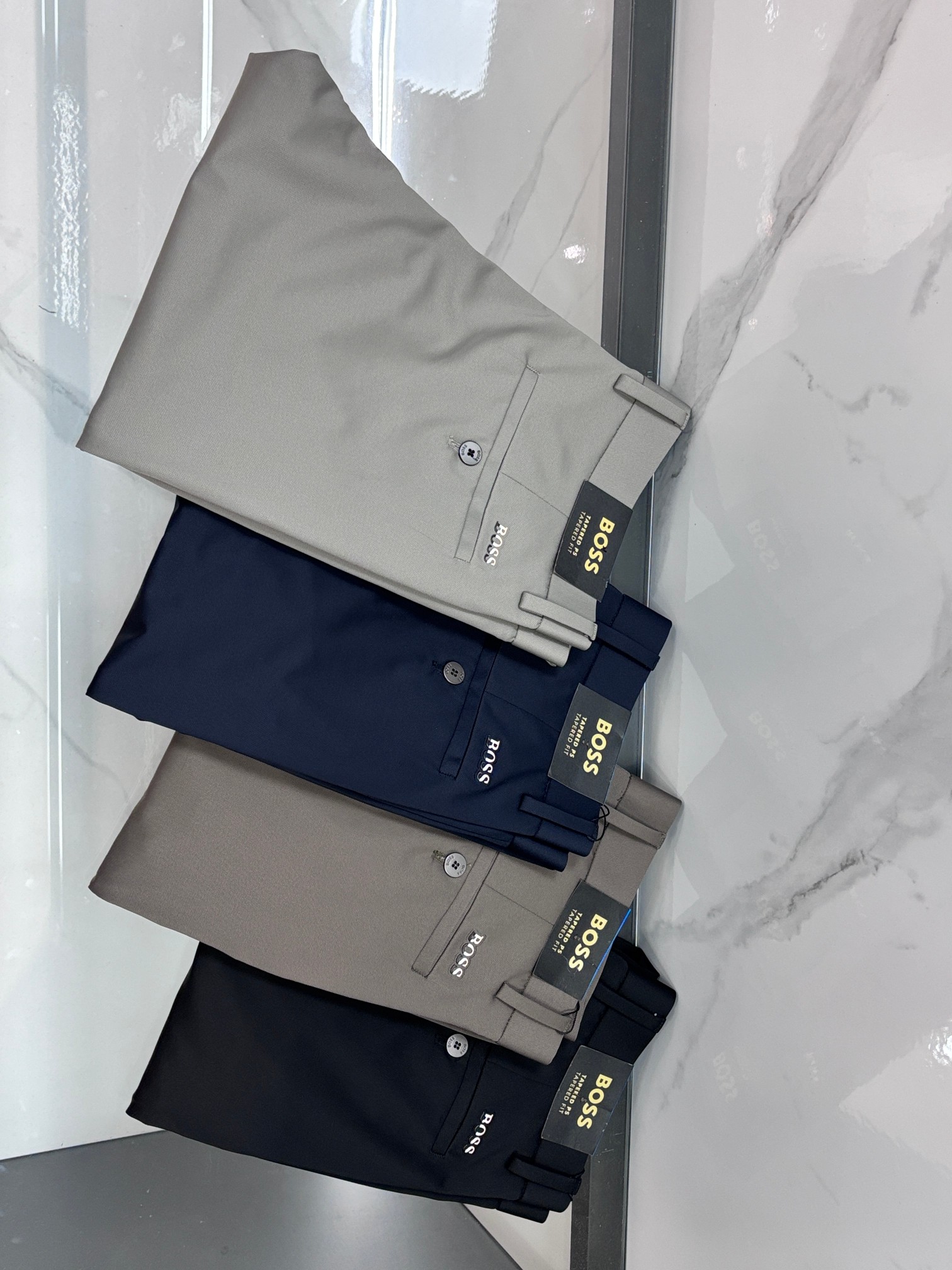 NO:908275,Boss's best-selling new casual trousers, top-end shipments, truly top-notch OEM factories with strict processes, suitable for various high-end gathering places, can also be worn with casual jackets, professional development and research for 3 months, perfect fit!  Super comfortable, business fashion style!  ……………………………………………………………… Size29-38,,jackets & coats,19860909Boss 专柜热销新款休闲西裤,顶级高端出货,真正顶级代加工厂严格工序,适合出示各种聚会高级场所,亦可休闲外套搭穿,专业开发研究3个月调制,版型上身绝对！舒适度超高 商务时尚款 ！…………………………………………………… Size29-38,,jackets & coats,,Men's clothing