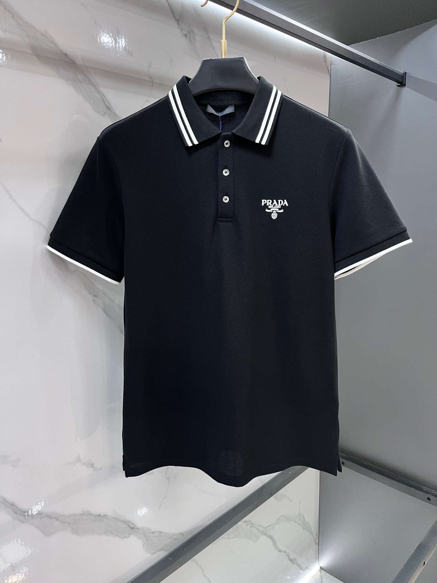 普拉达 2026ss夏季专柜新款男士翻领Polo衫！高端男装的天花板级别的商务男款！简约时尚大气不失优雅