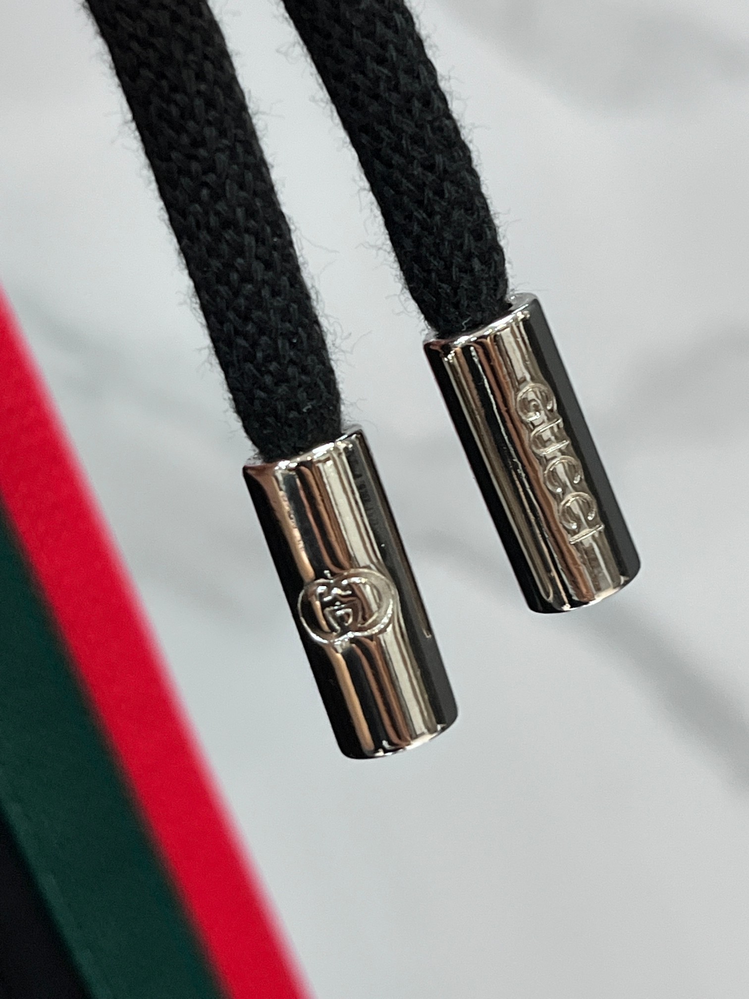 Gucci 新品同步上市。原单订制高品质时尚休闲裤。超级百搭款。独家定制面料，手感细腻柔软，贴身舒适，上