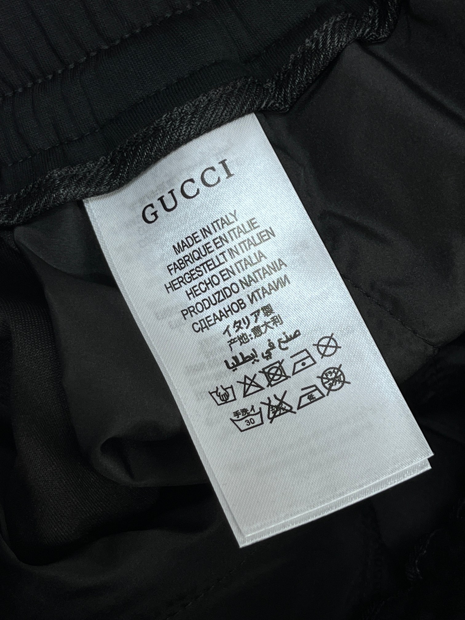 Gucci 新品同步上市。原单订制高品质时尚休闲裤。超级百搭款。独家定制面料，手感细腻柔软，贴身舒适，上
